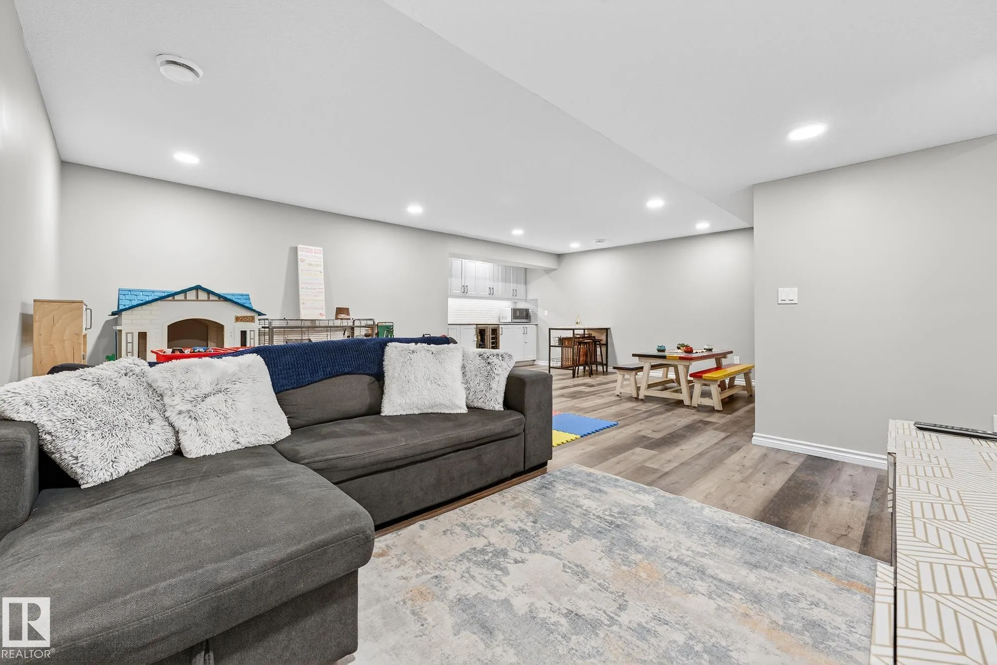 229 CALEDON Crescent