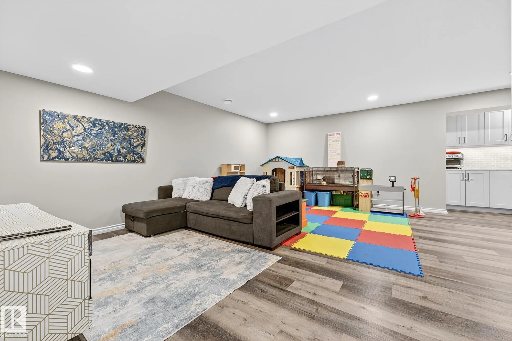 229 CALEDON Crescent