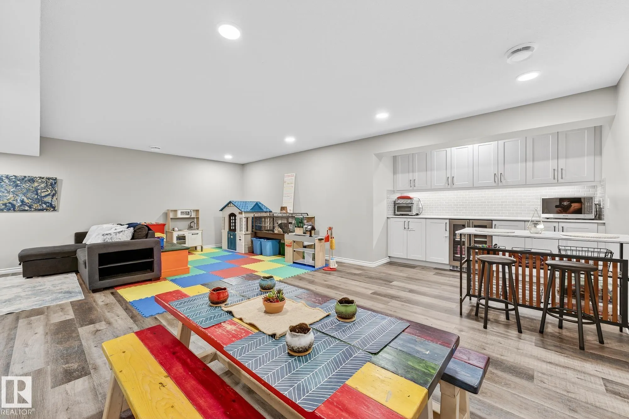 229 CALEDON Crescent