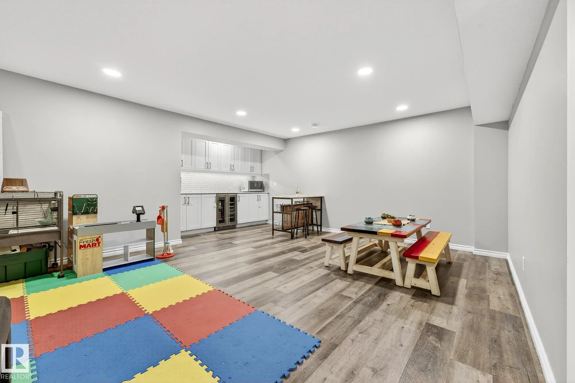 229 CALEDON Crescent