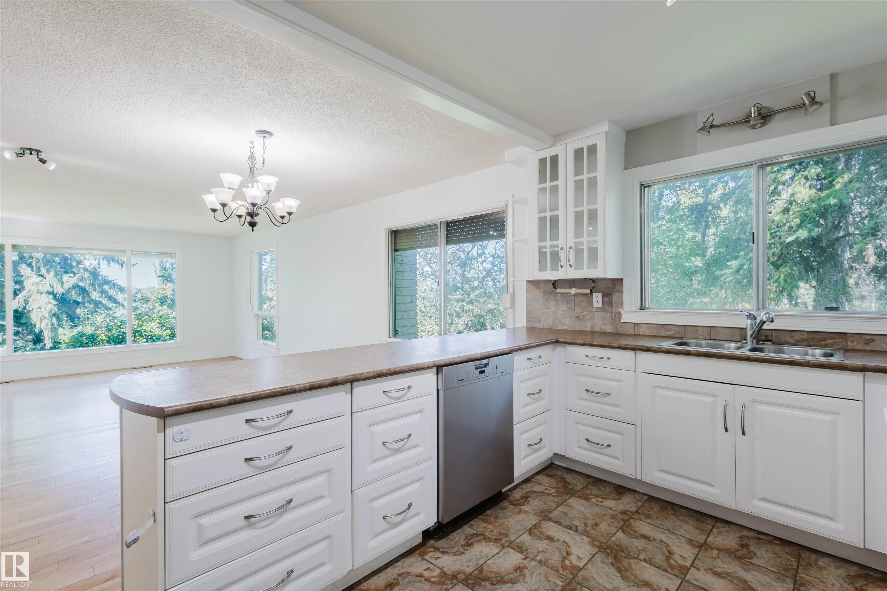 168 WINDERMERE Drive