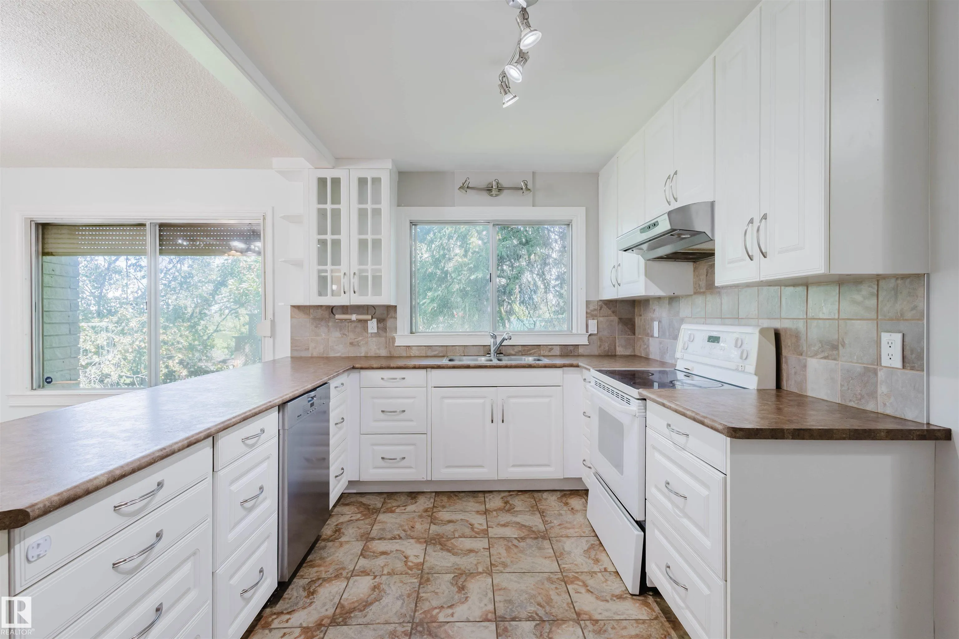 168 WINDERMERE Drive