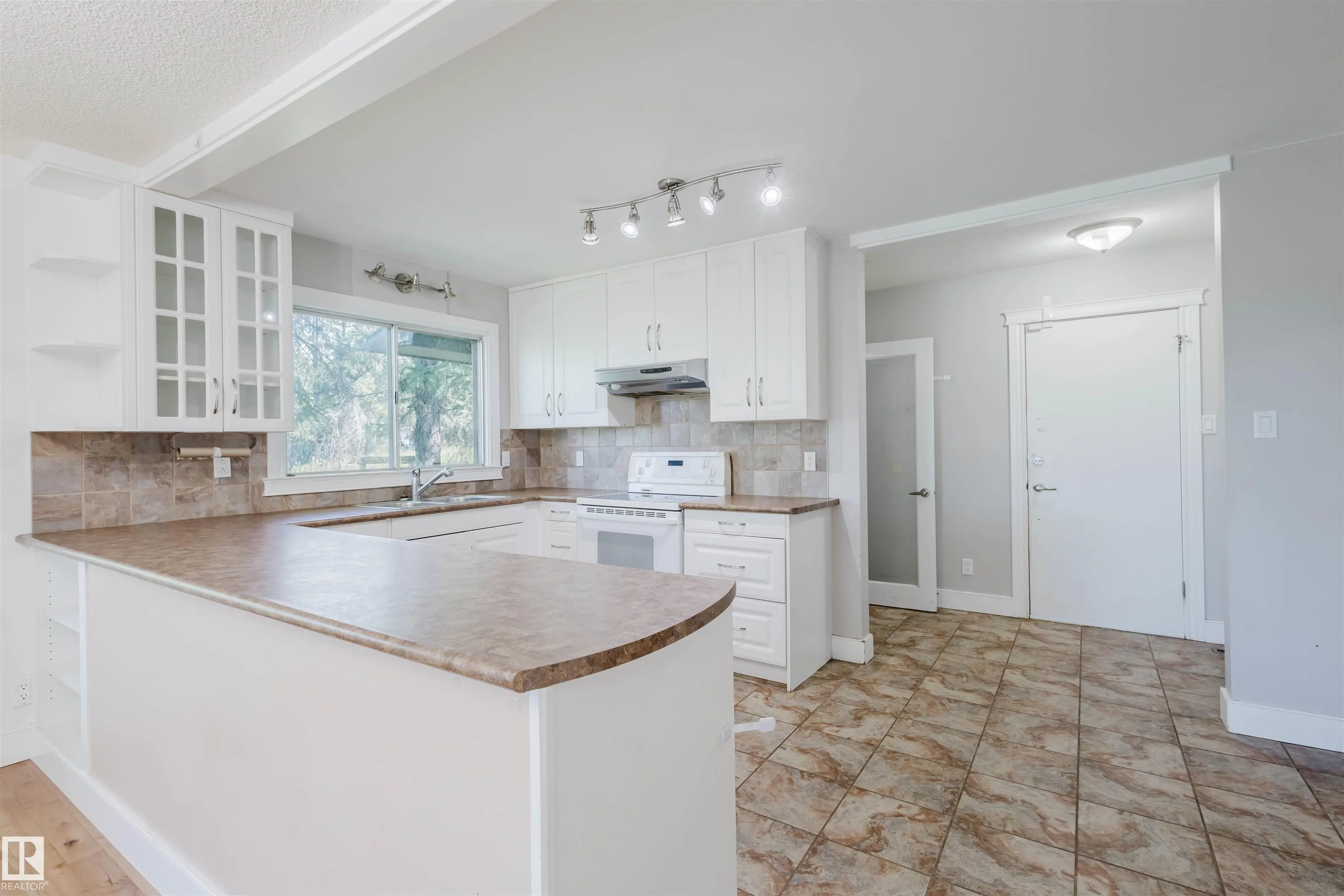 168 WINDERMERE Drive