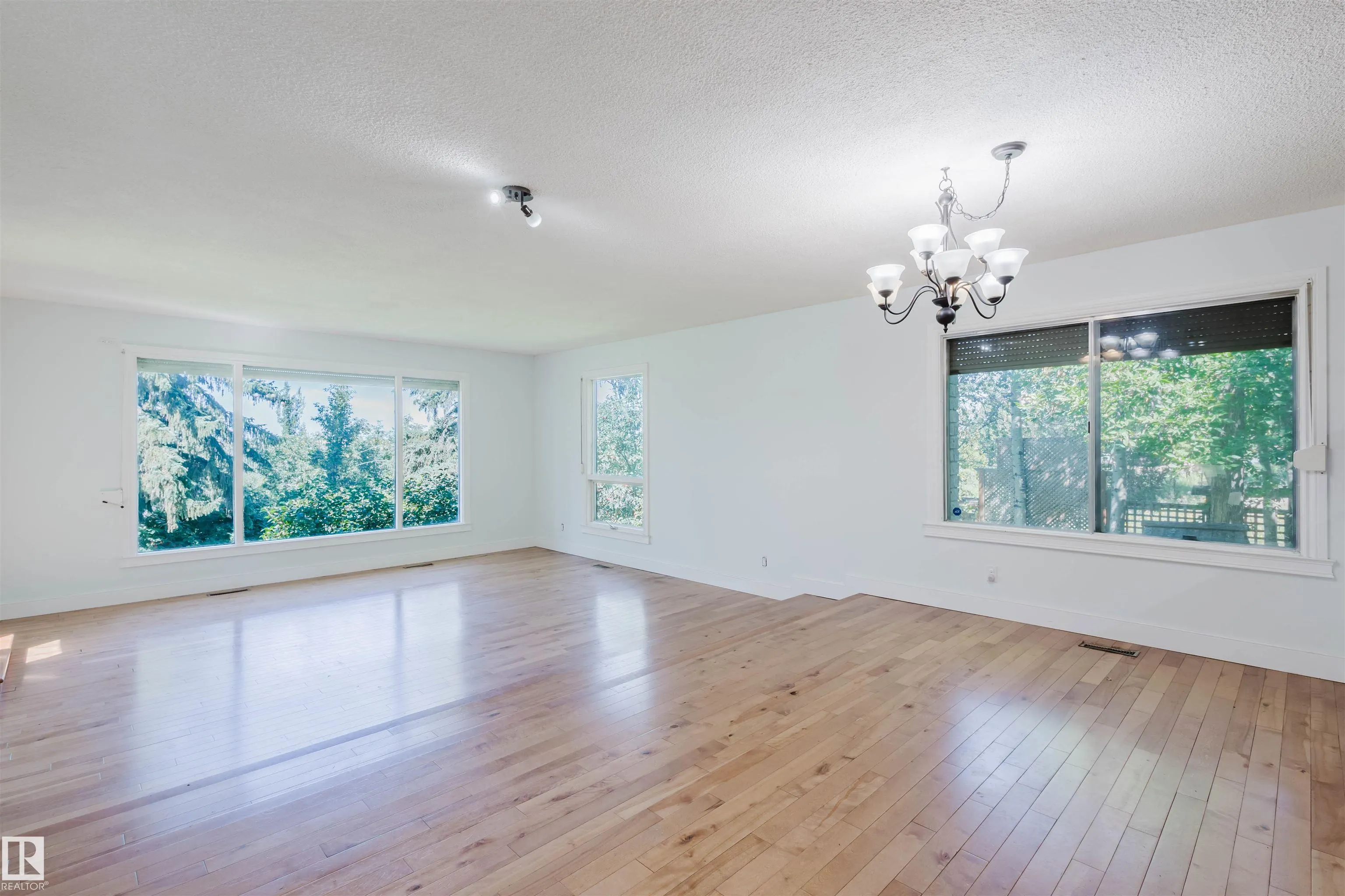 168 WINDERMERE Drive