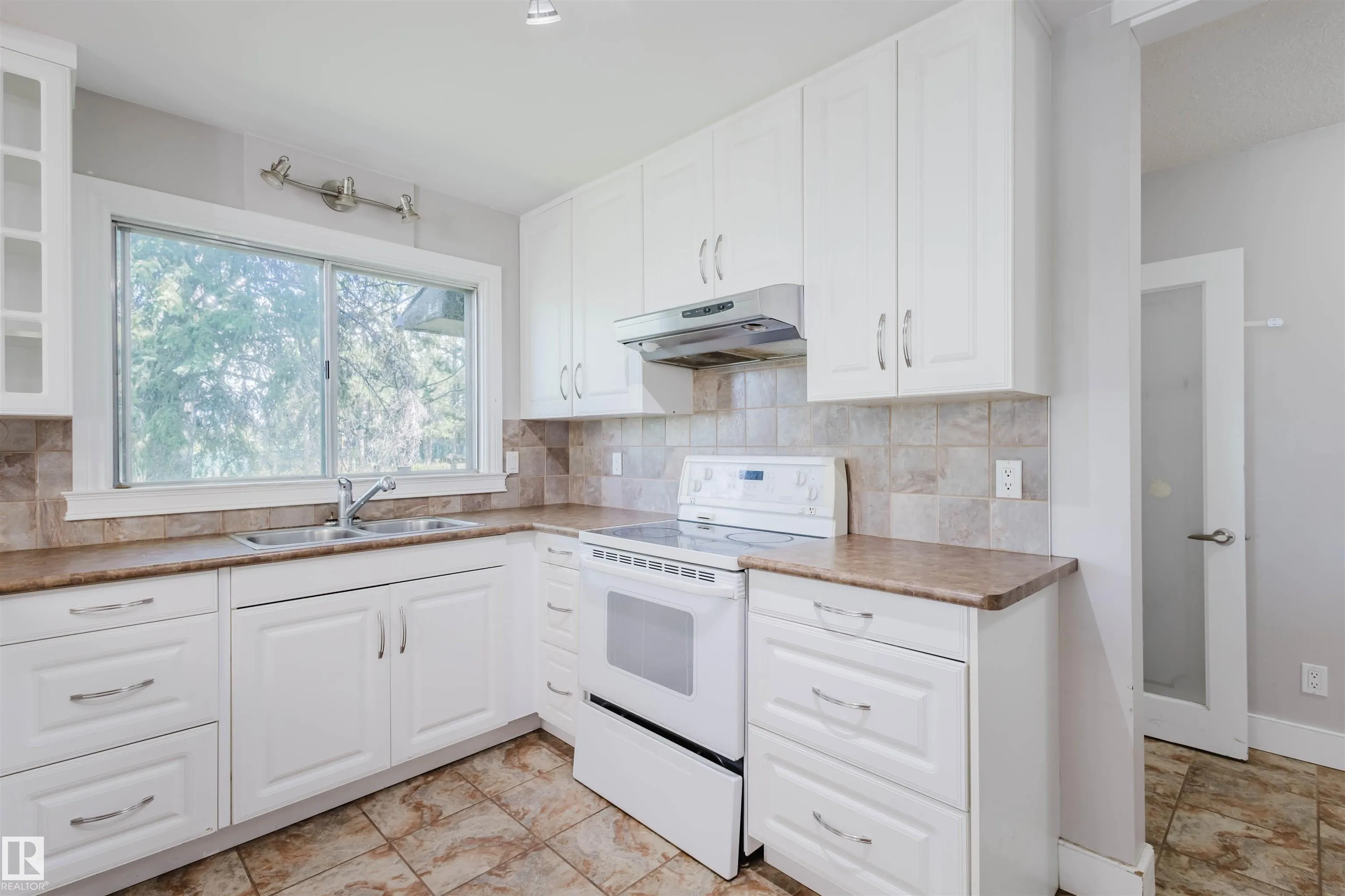 168 WINDERMERE Drive
