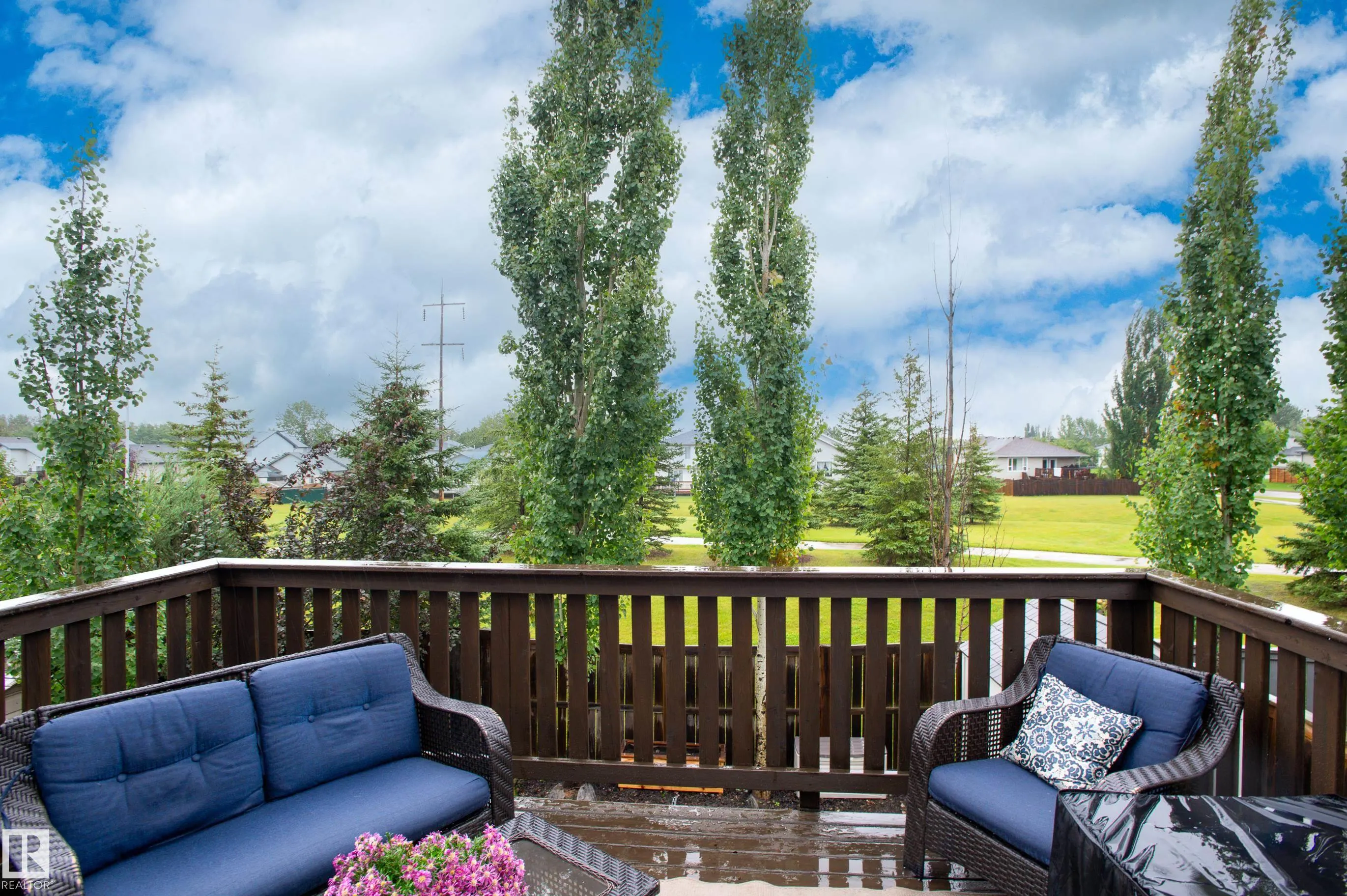 37 GRAYRIDGE Crescent