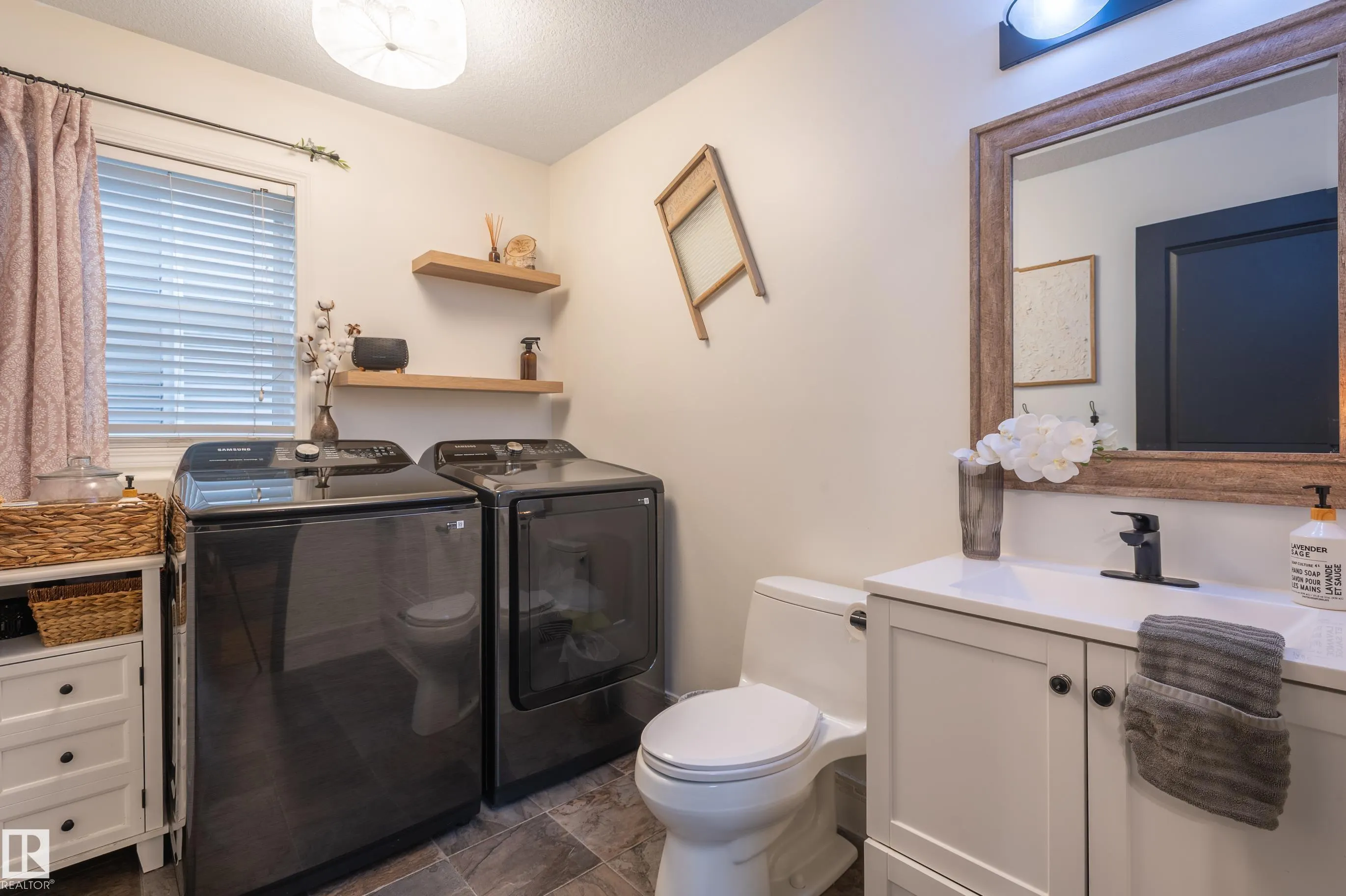 37 GRAYRIDGE Crescent