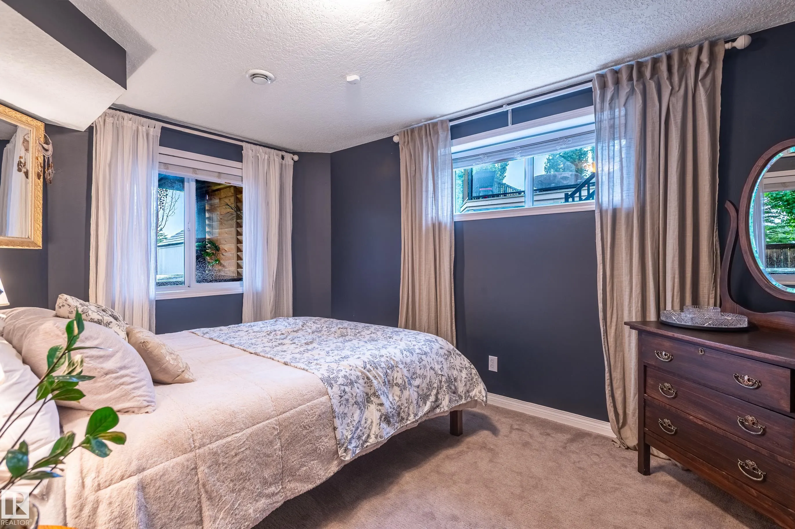 37 GRAYRIDGE Crescent
