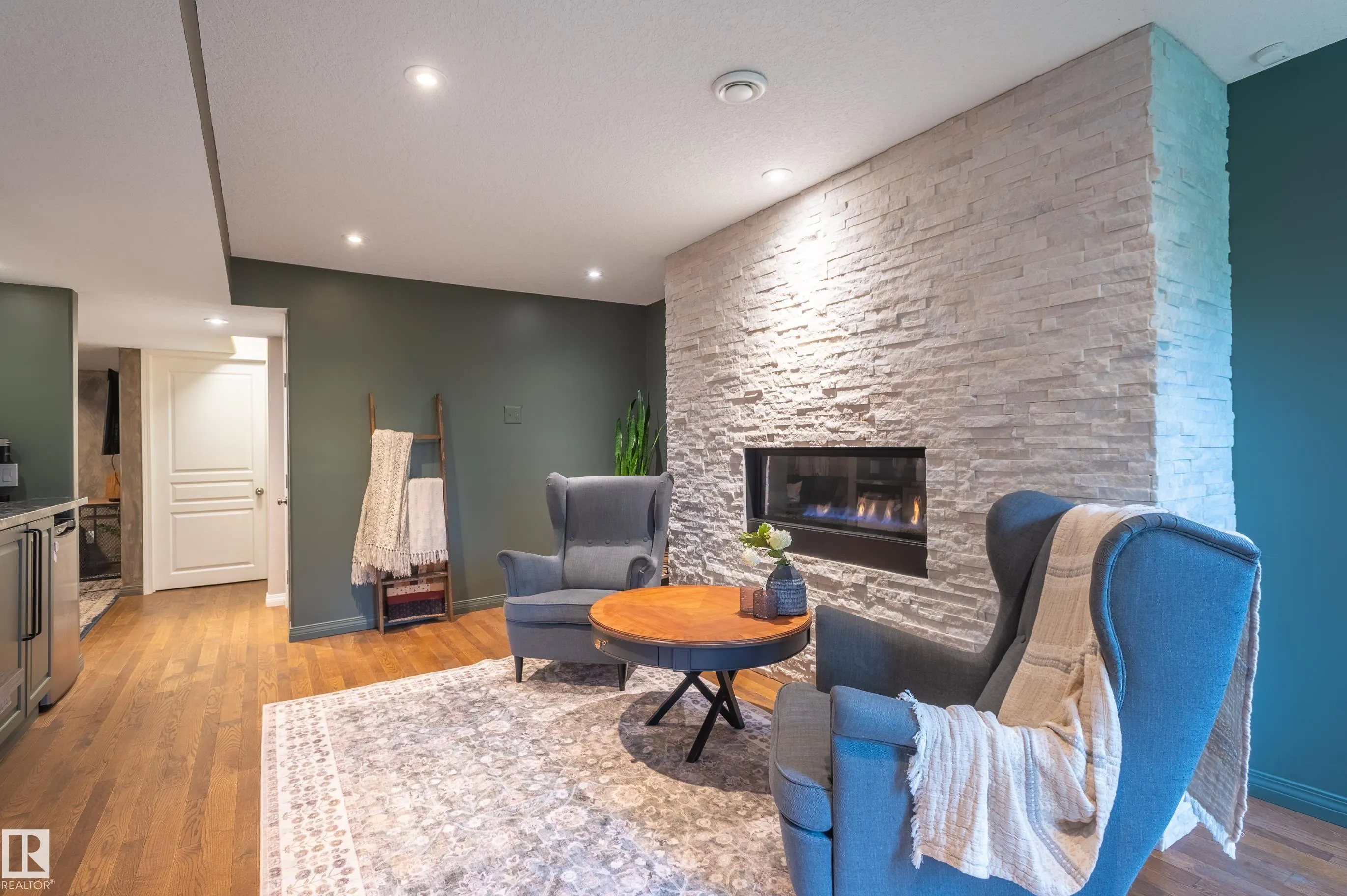 37 GRAYRIDGE Crescent