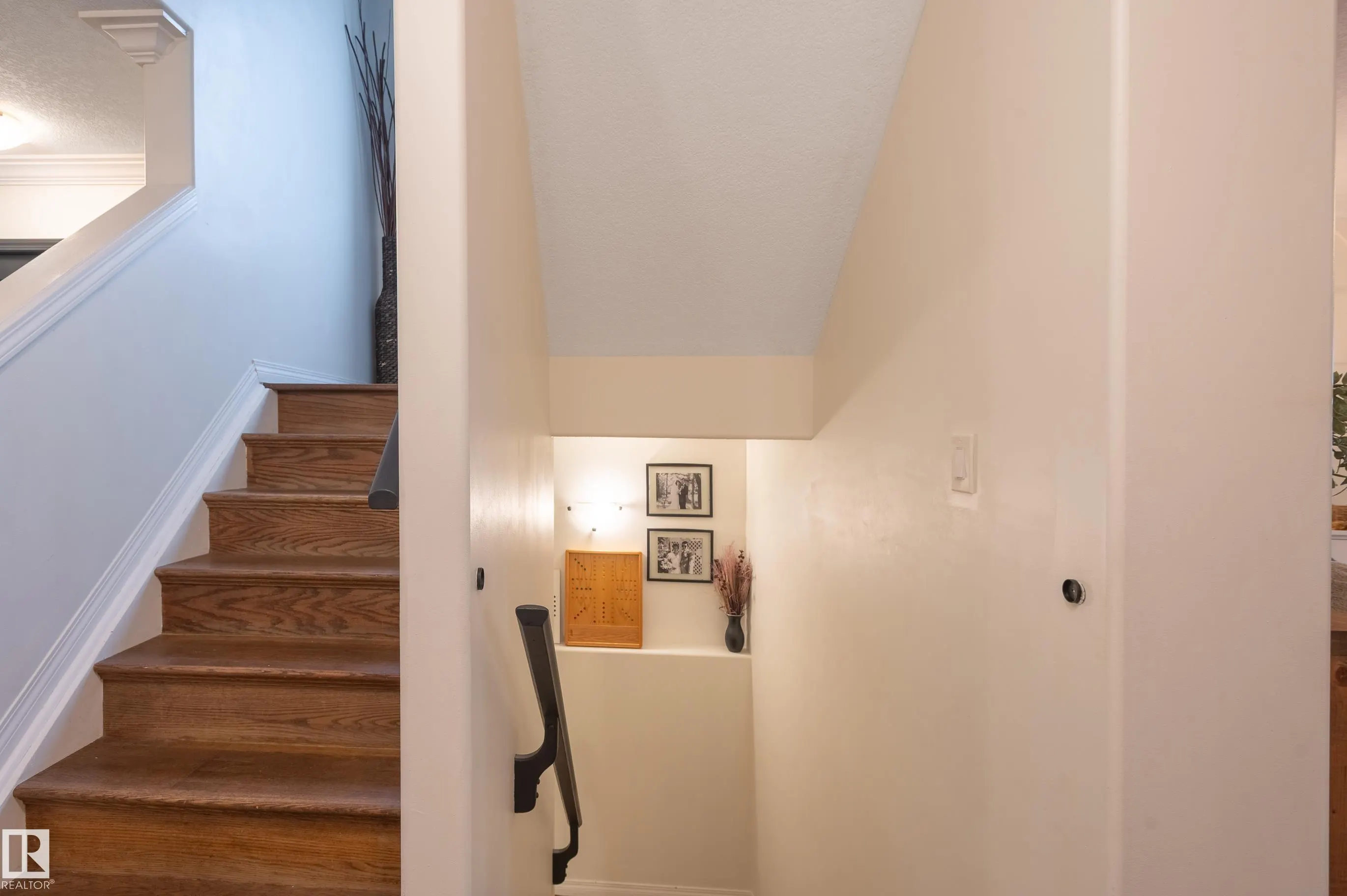 37 GRAYRIDGE Crescent