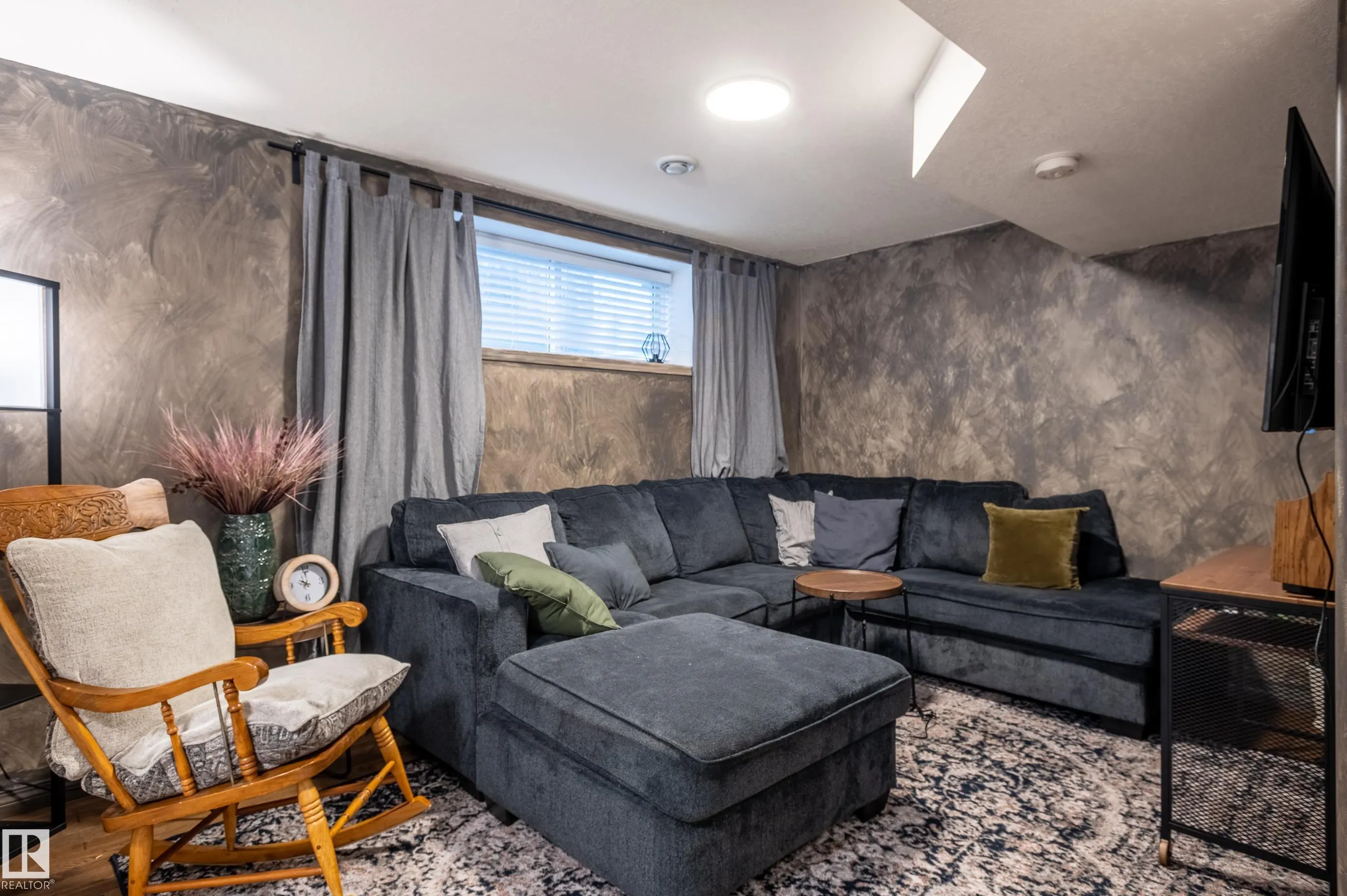 37 GRAYRIDGE Crescent