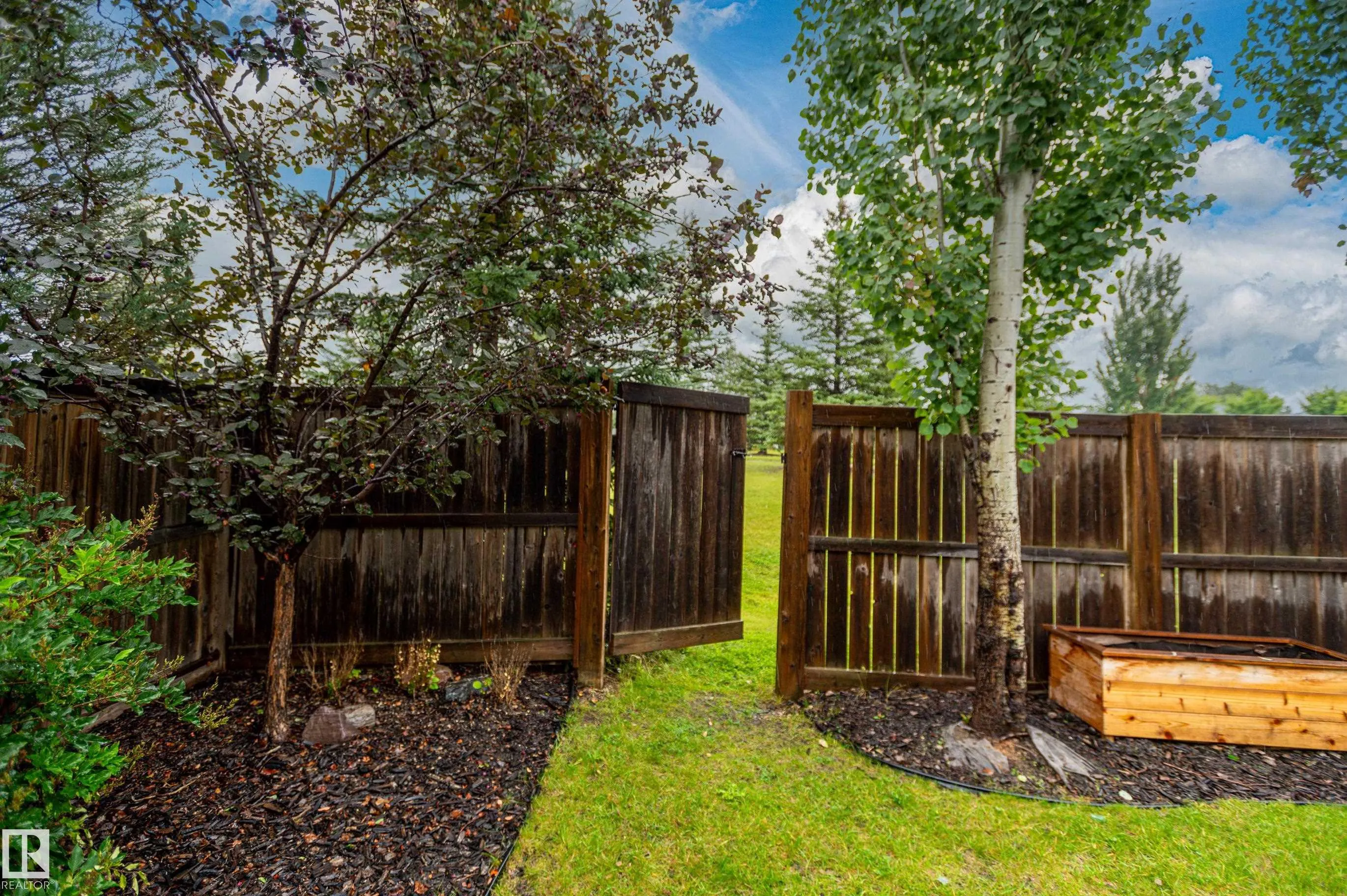 37 GRAYRIDGE Crescent