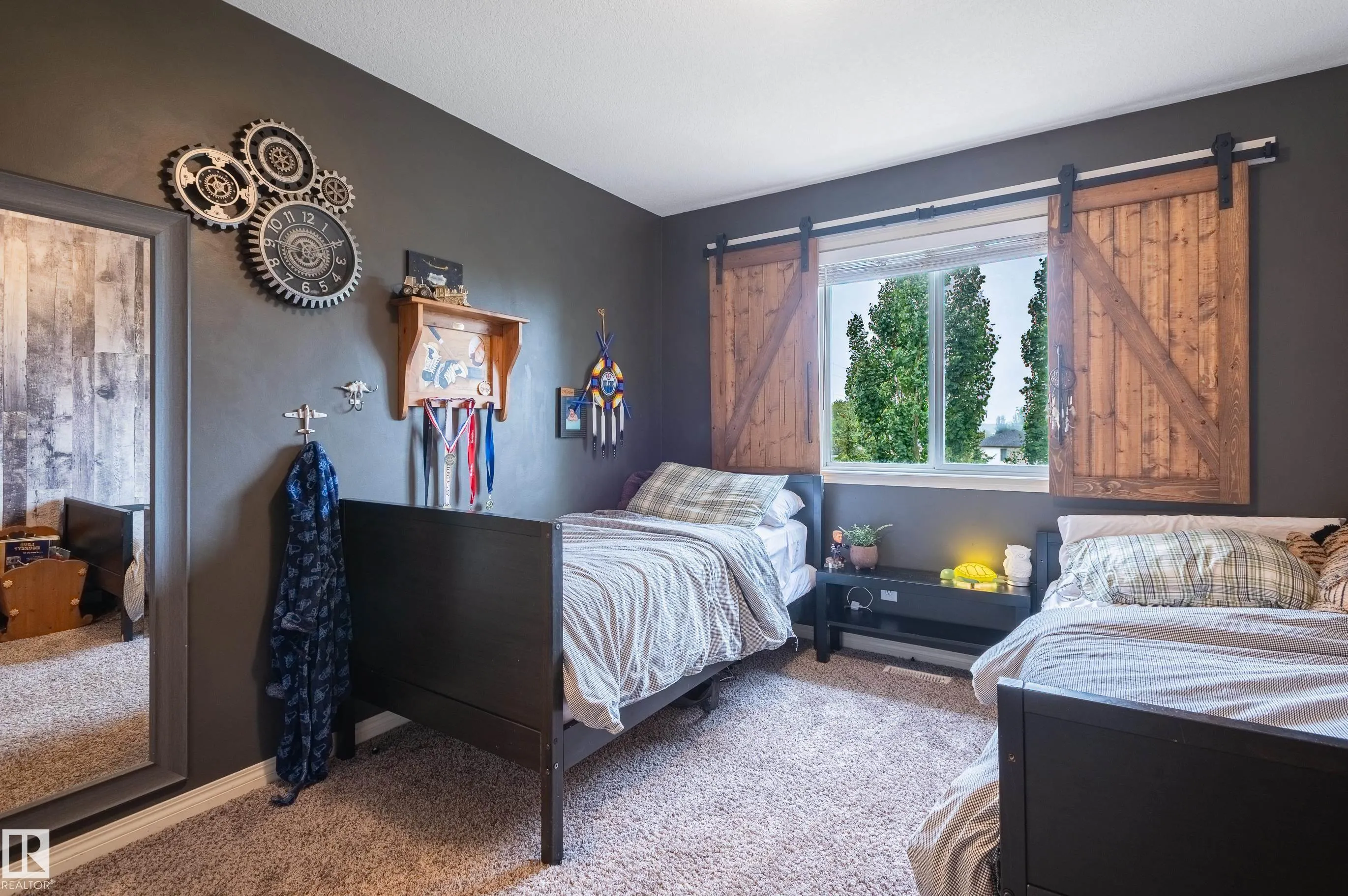 37 GRAYRIDGE Crescent