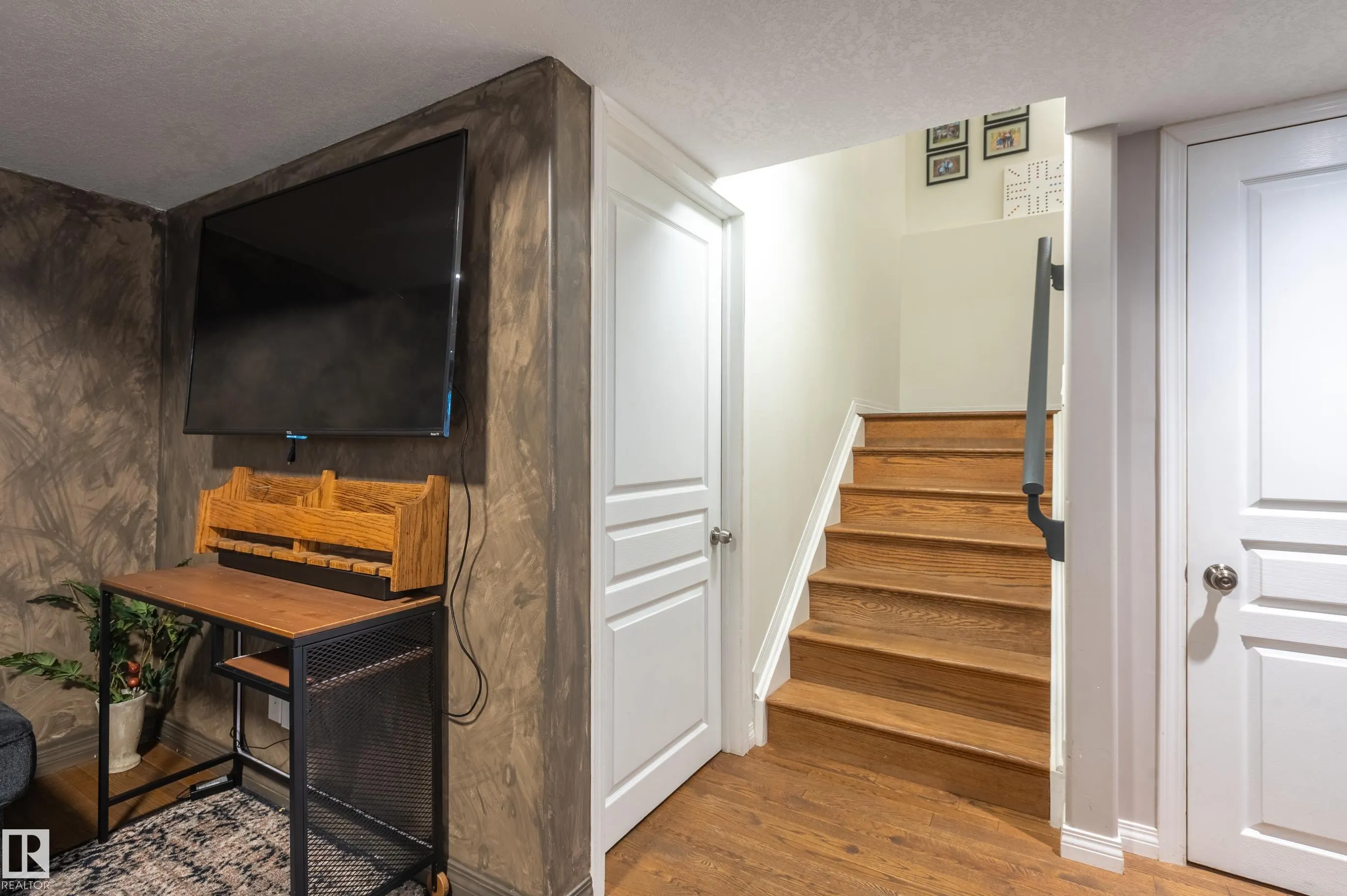 37 GRAYRIDGE Crescent