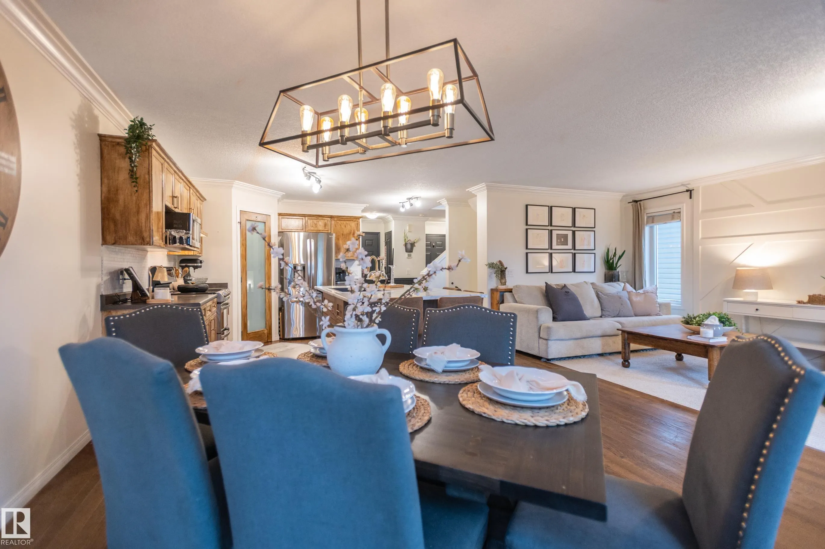 37 GRAYRIDGE Crescent