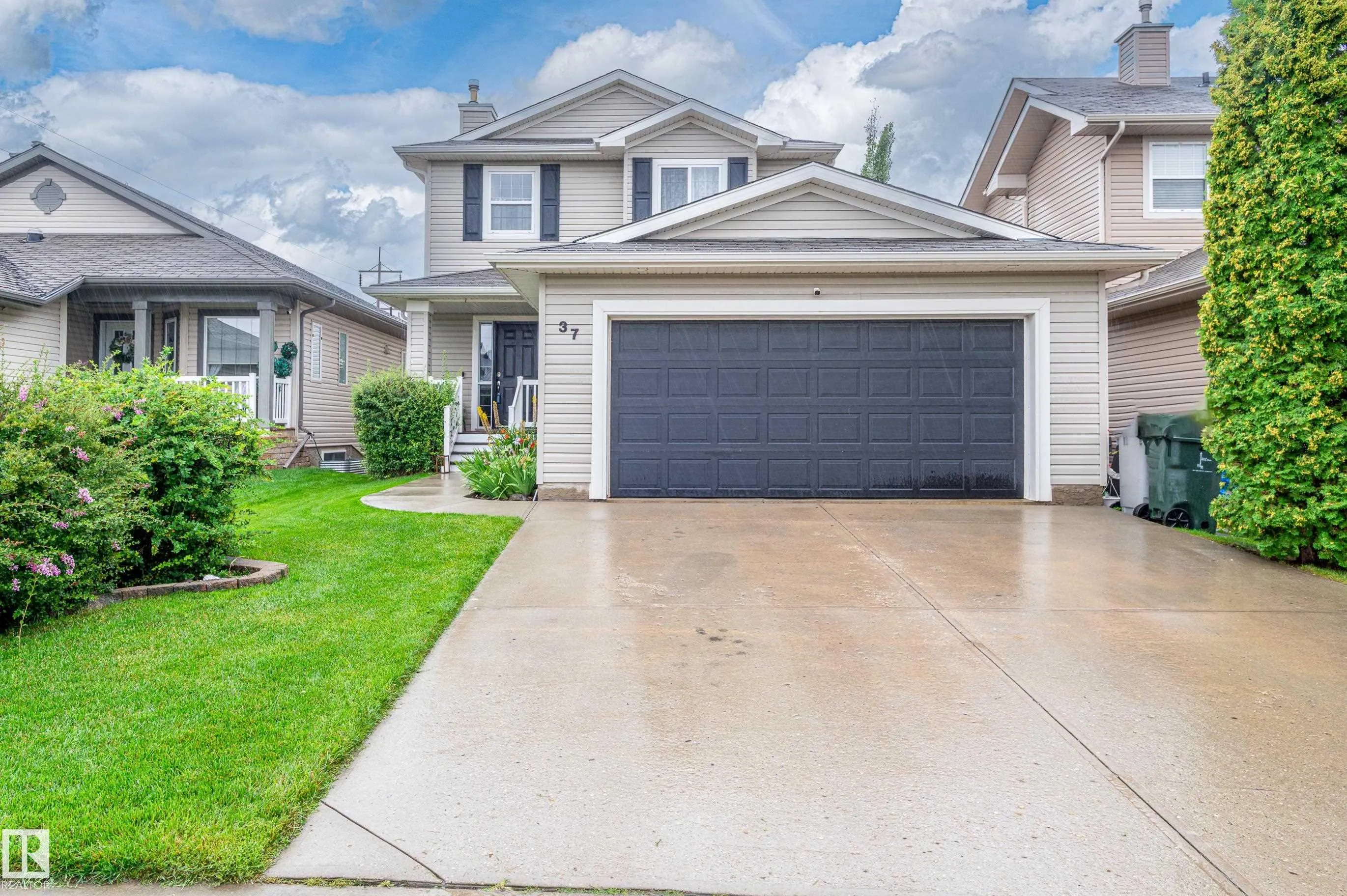 37 GRAYRIDGE Crescent