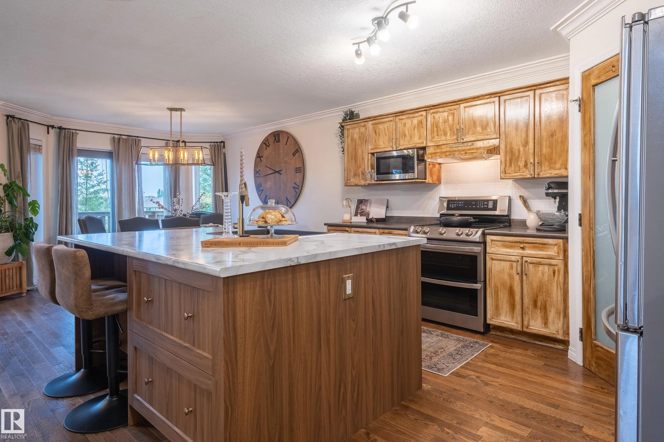 37 GRAYRIDGE Crescent