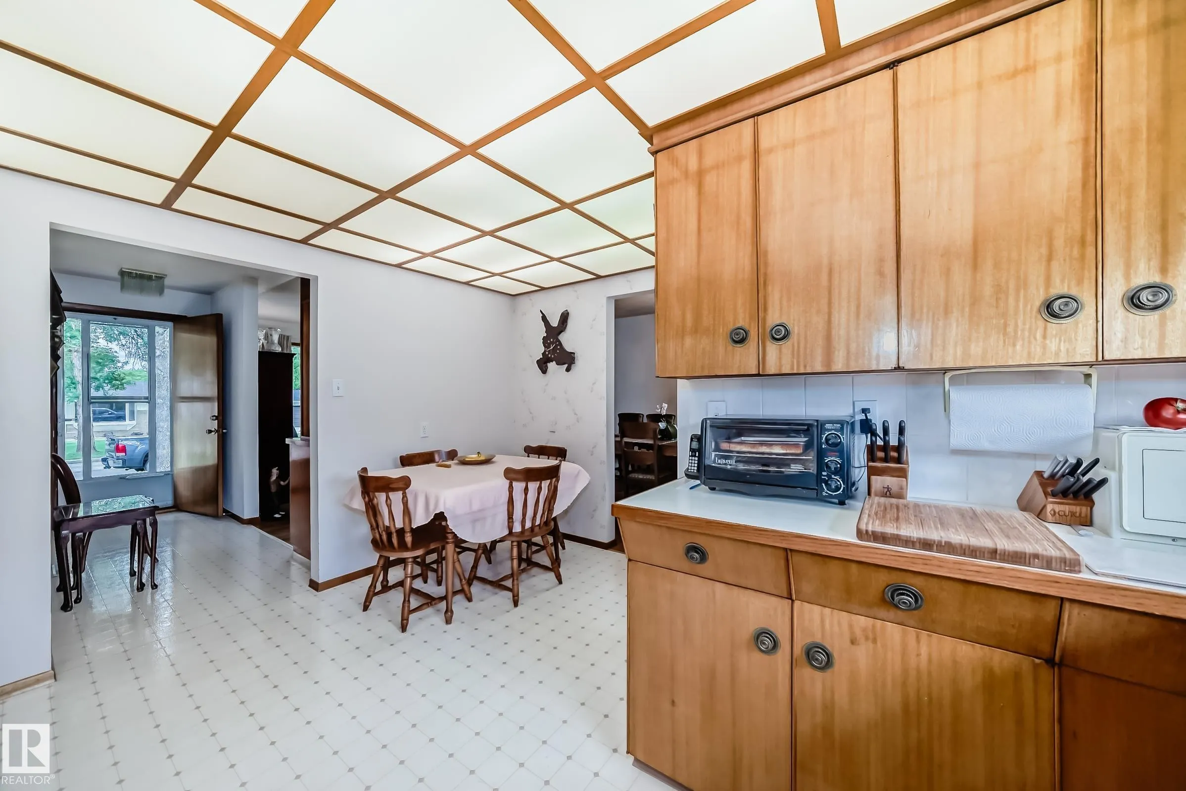 75 SUNSET Boulevard