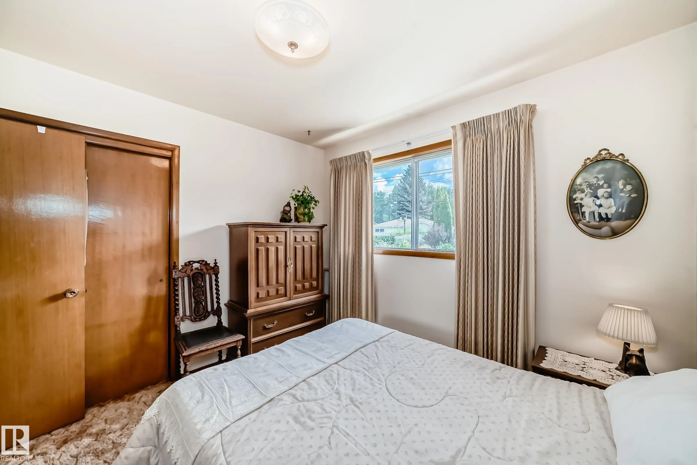 75 SUNSET Boulevard