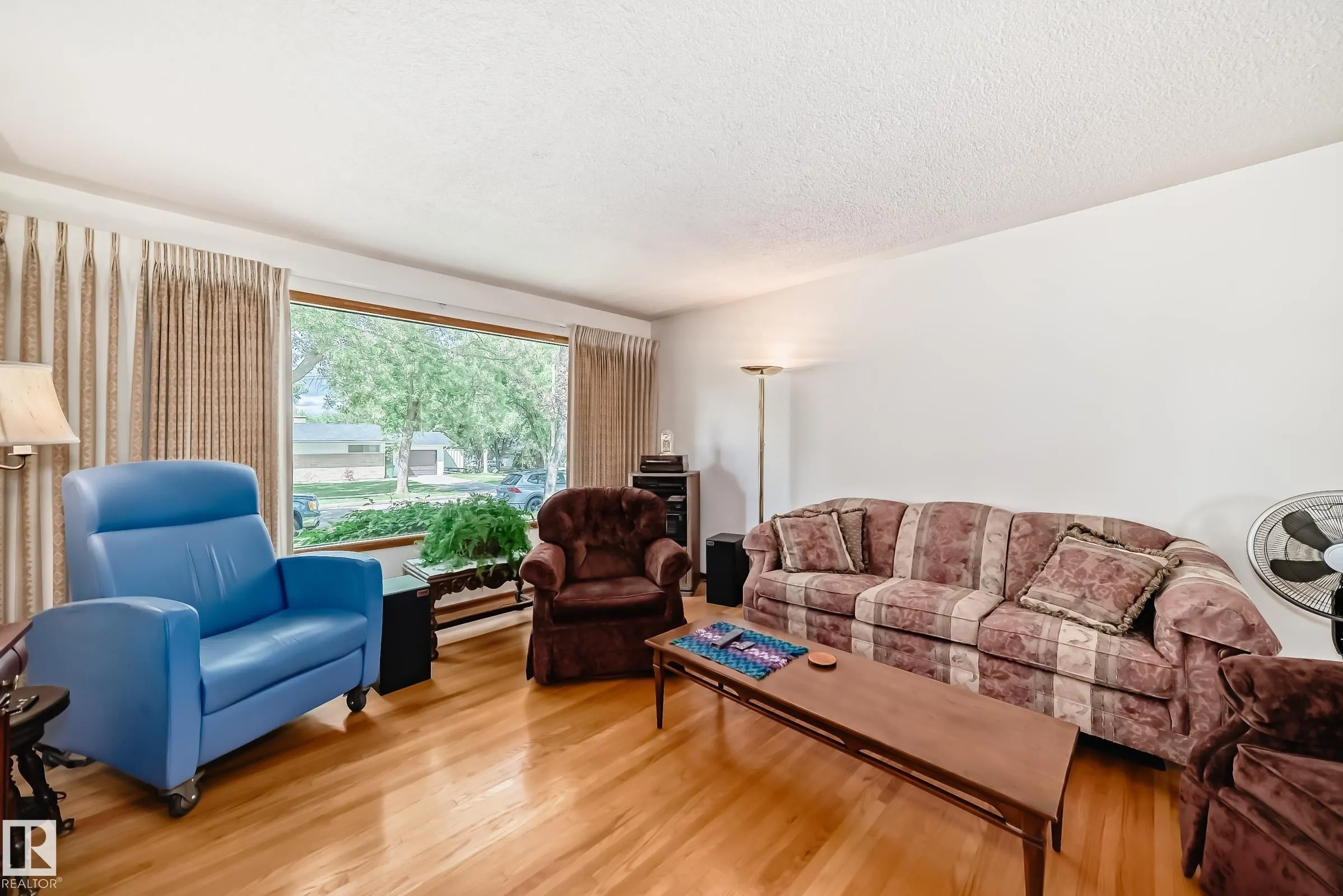 75 SUNSET Boulevard
