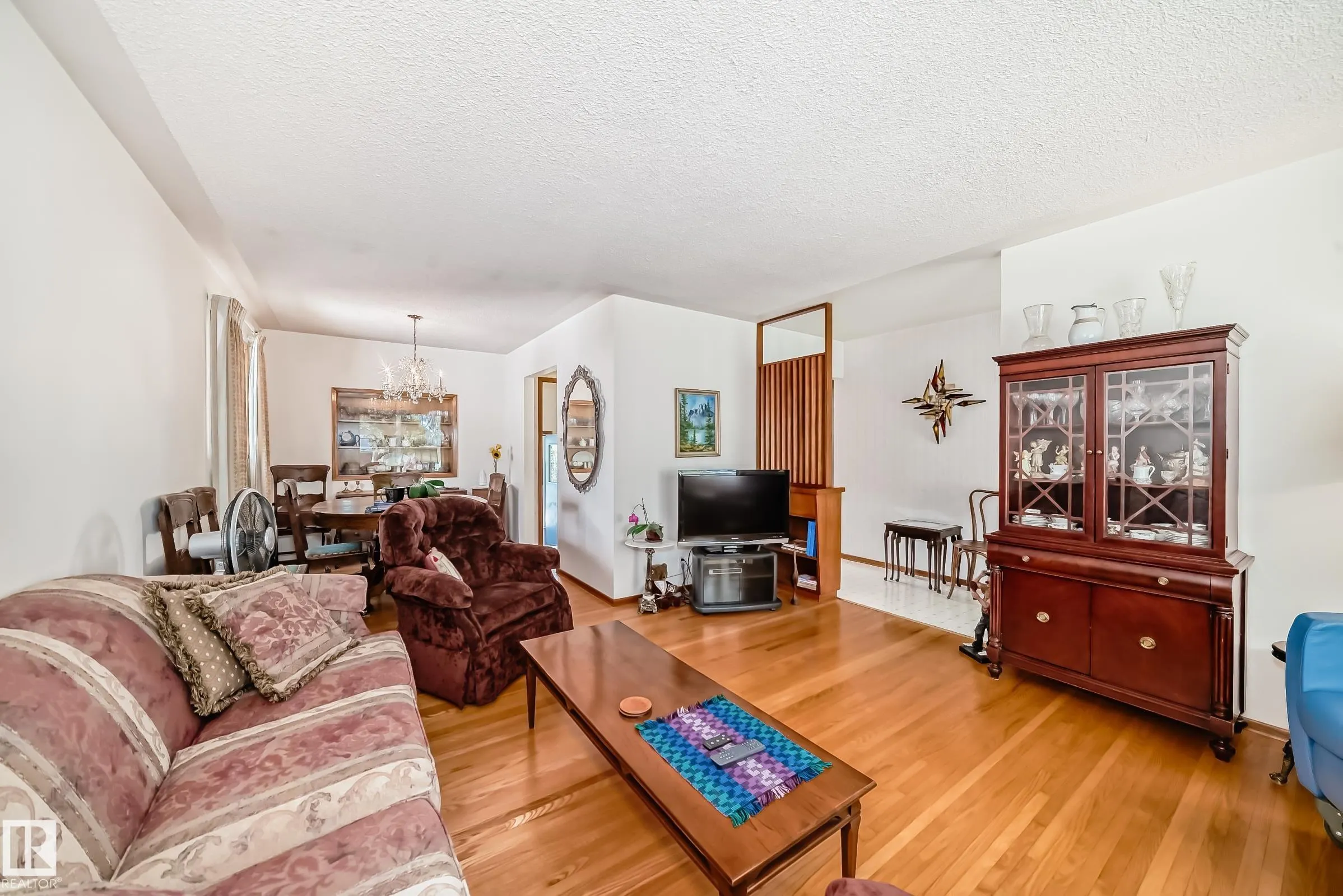 75 SUNSET Boulevard