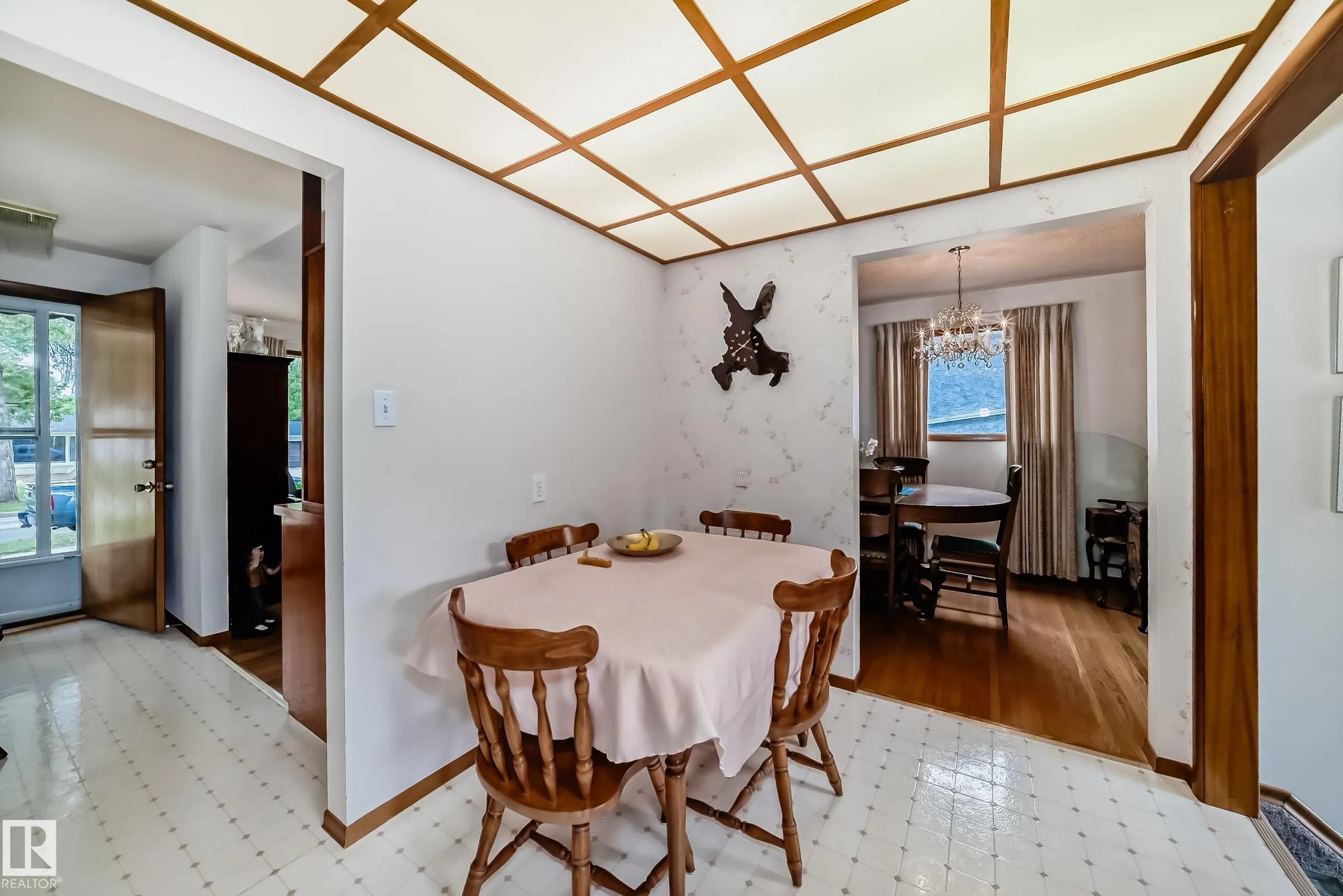 75 SUNSET Boulevard