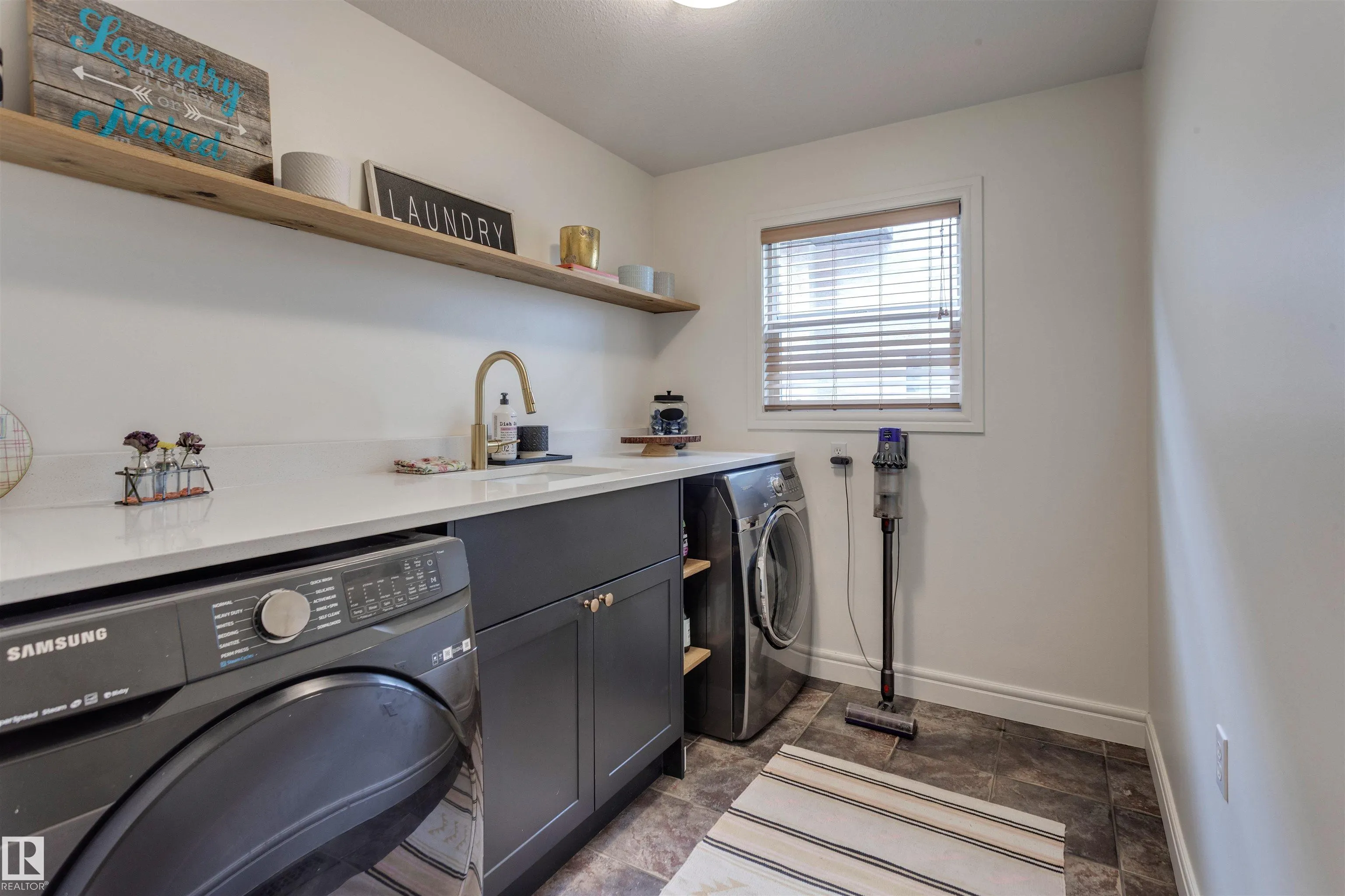 2 Hawkstone Landing