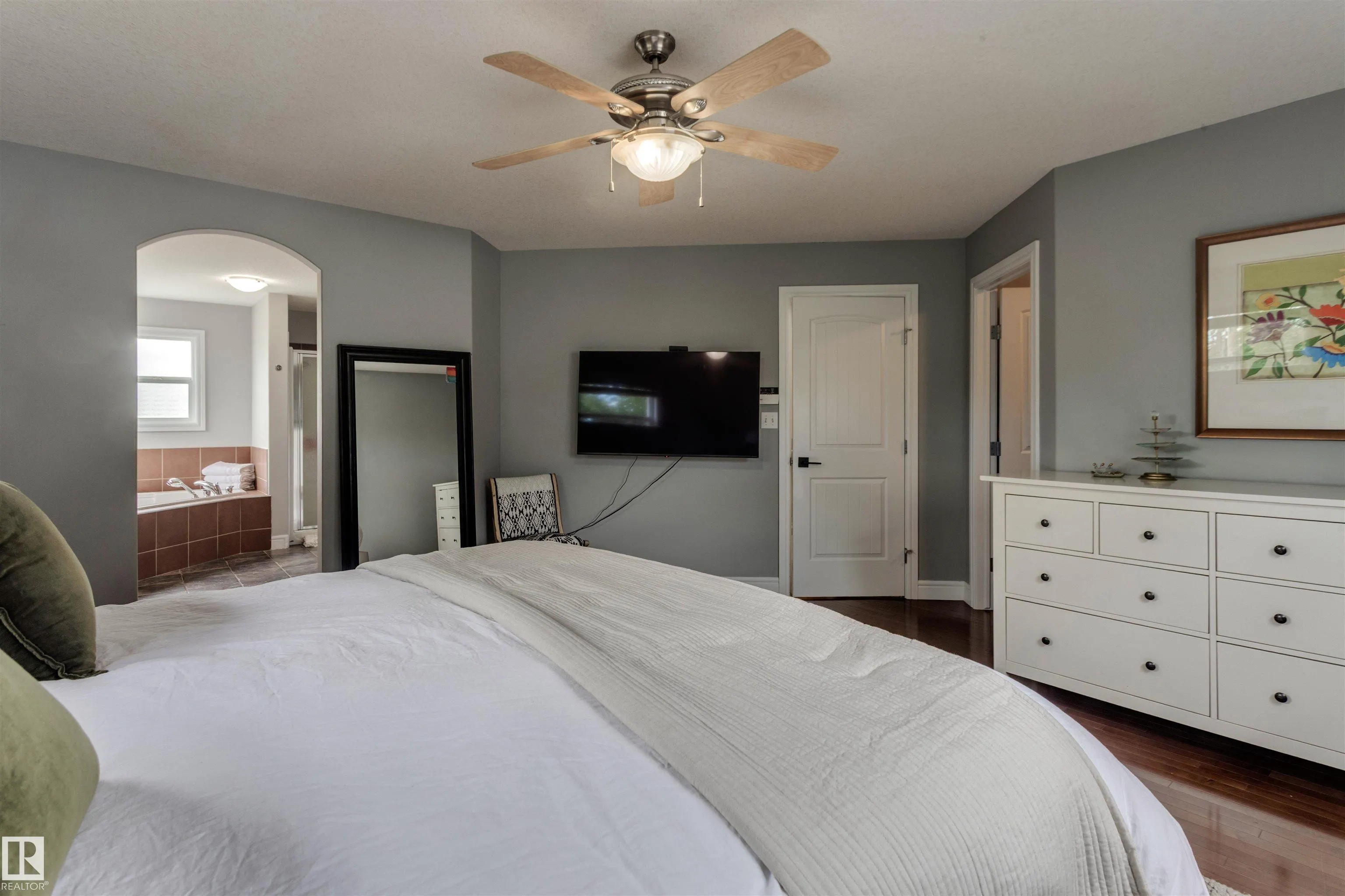 2 Hawkstone Landing