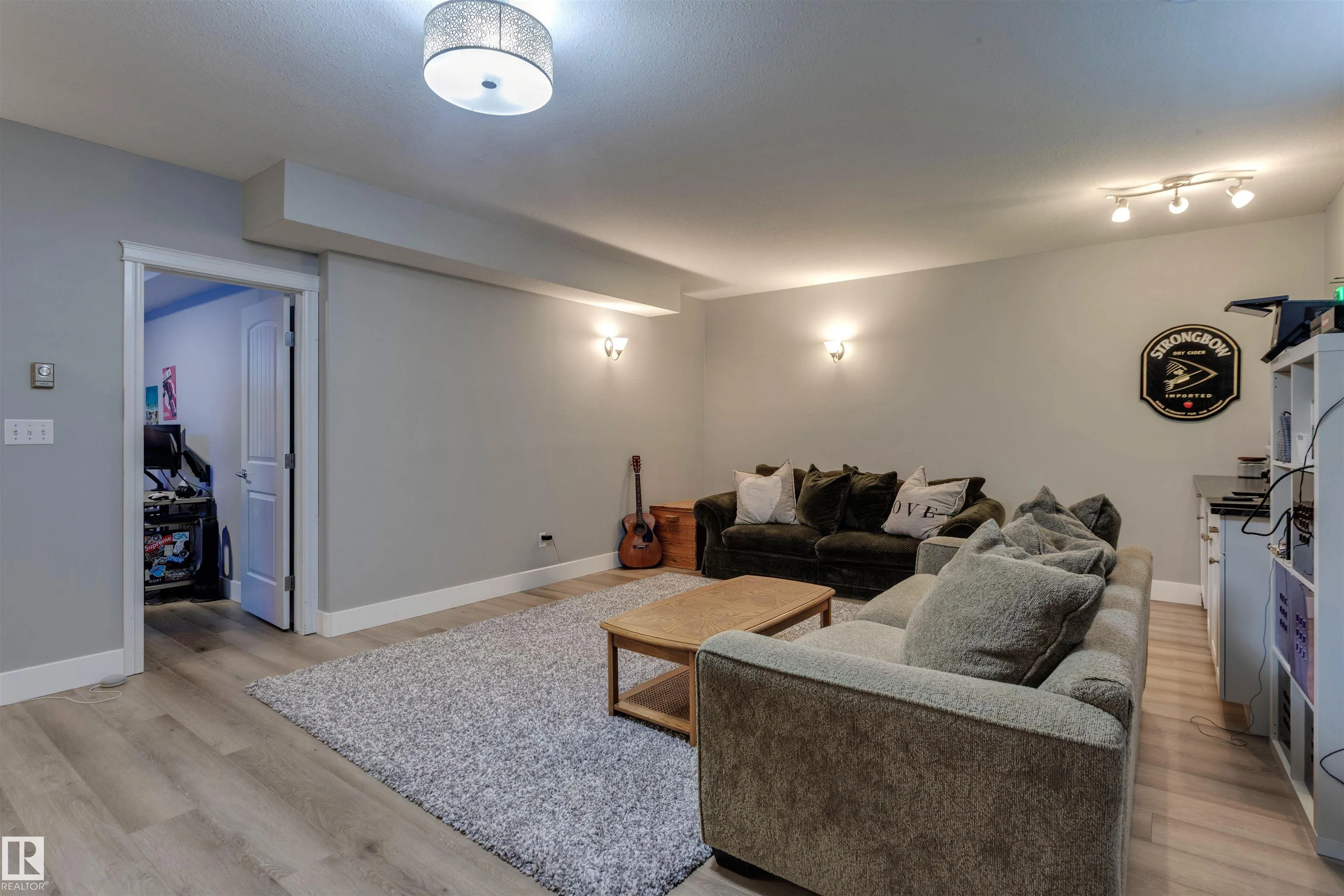 2 Hawkstone Landing