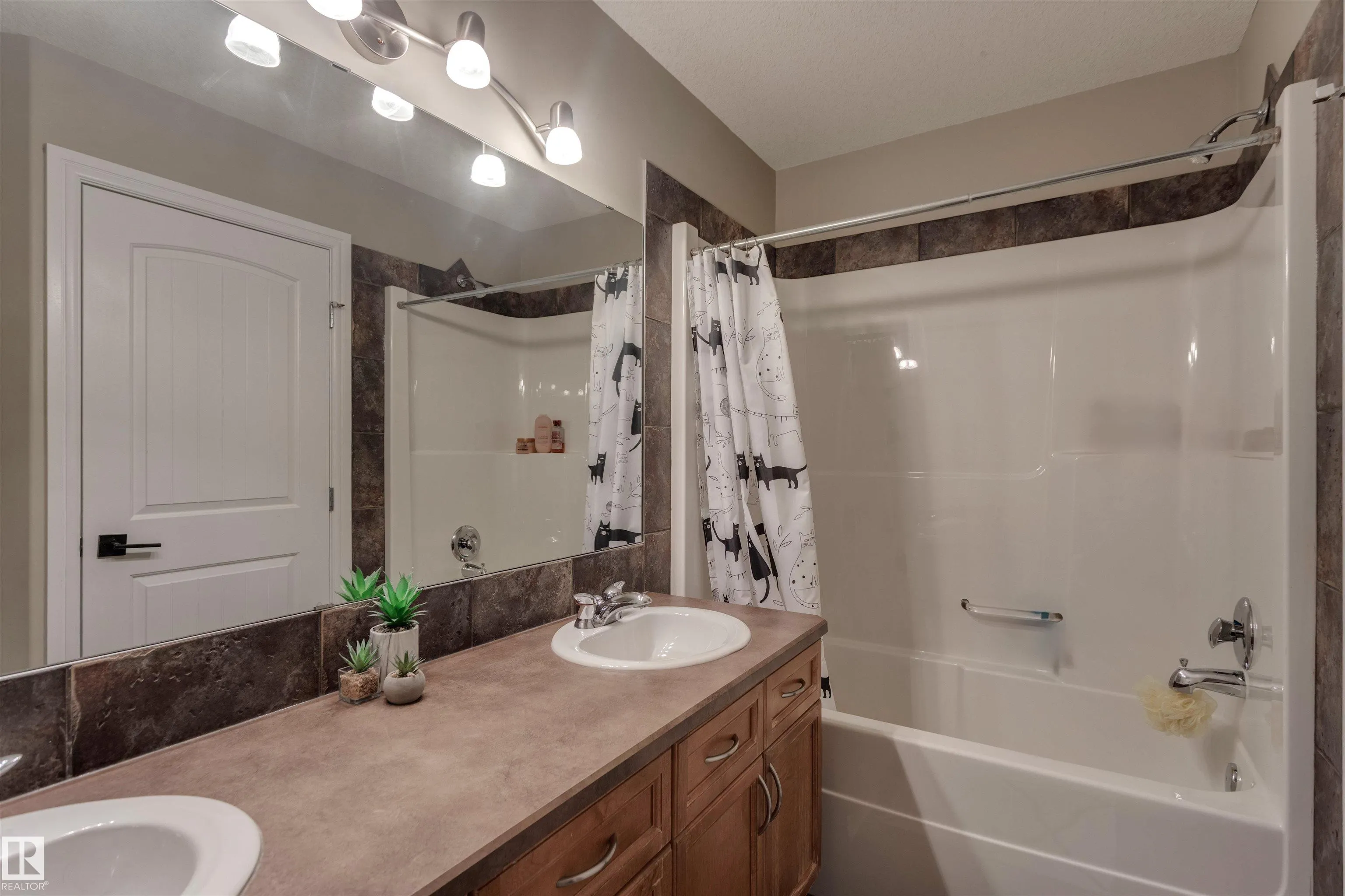 2 Hawkstone Landing