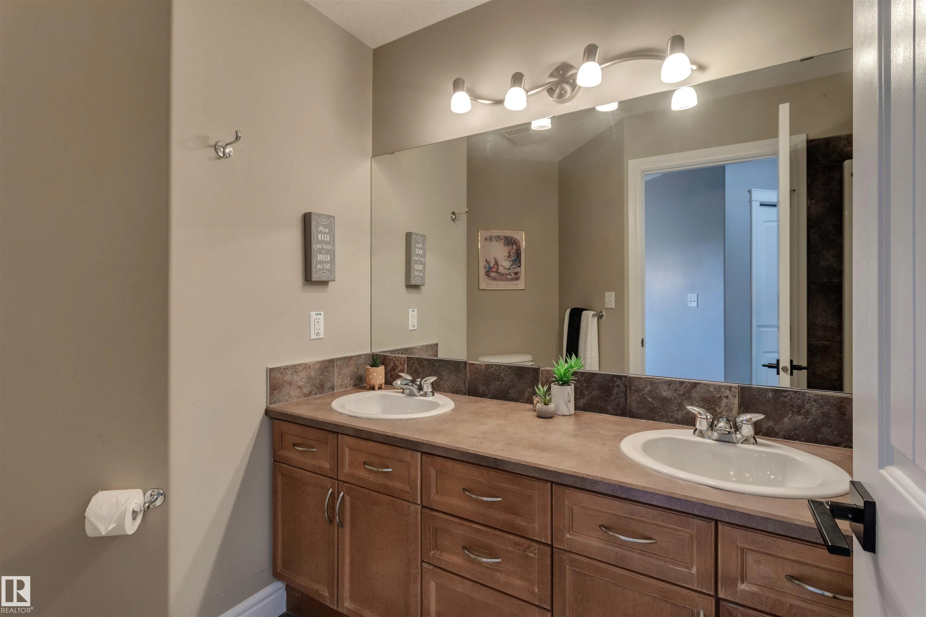 2 Hawkstone Landing