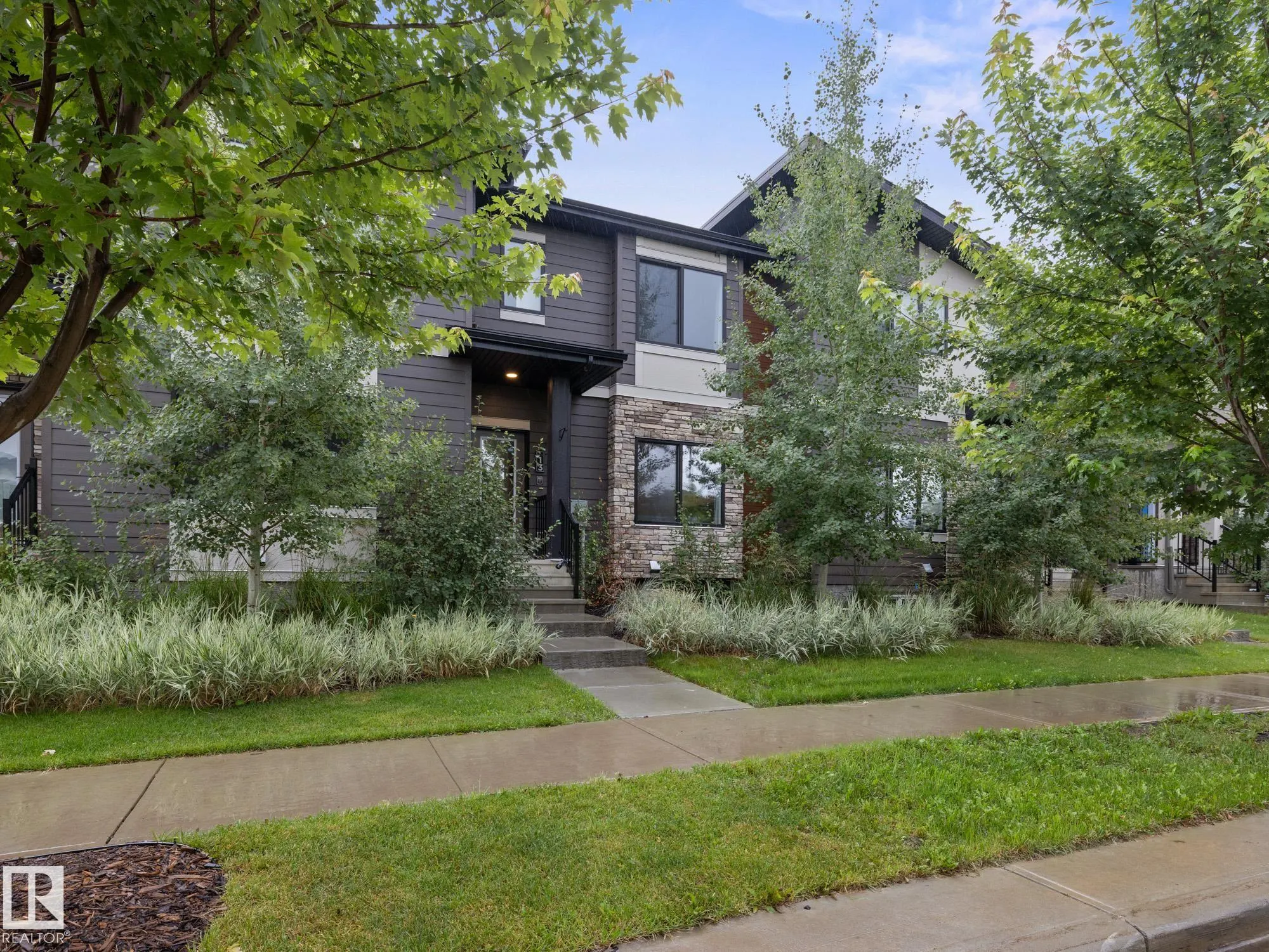 13 AMESBURY Wynd