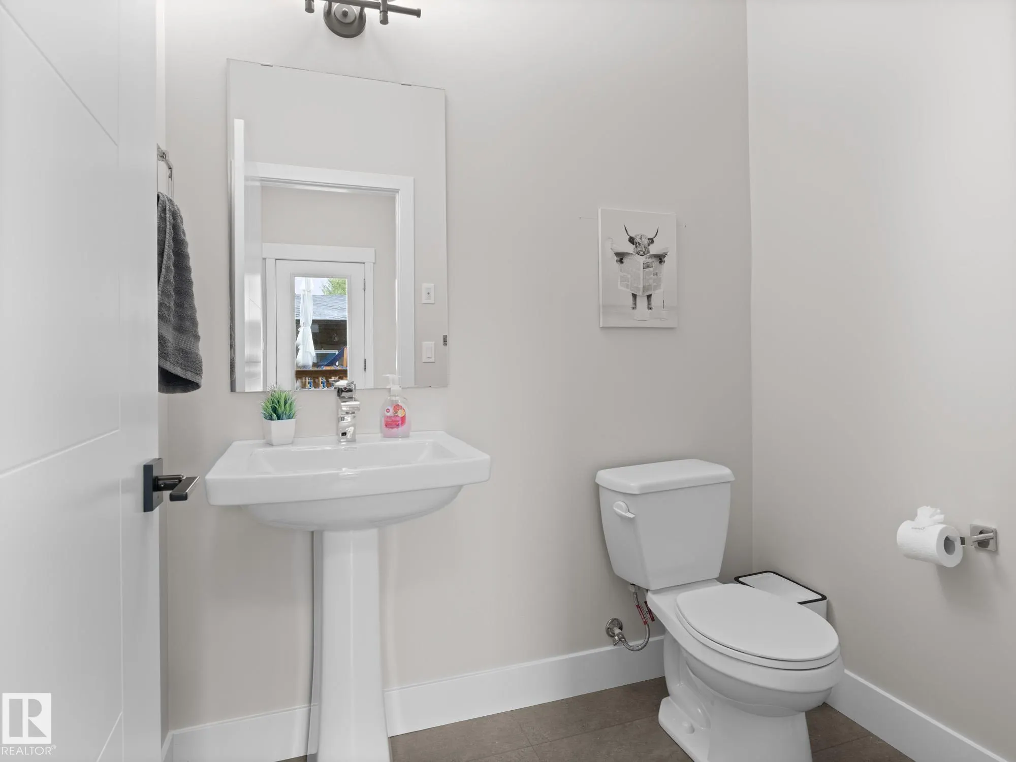 13 AMESBURY Wynd