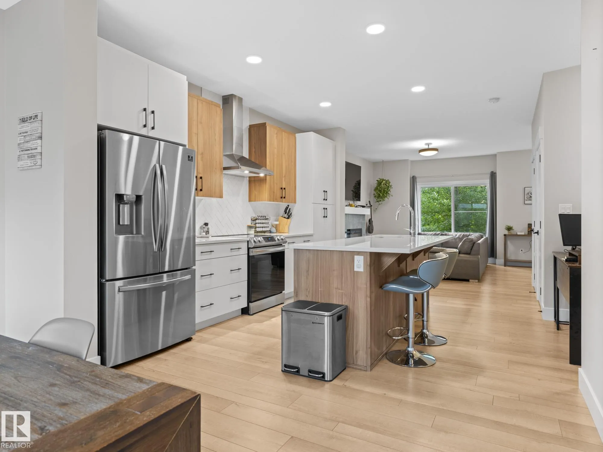 13 AMESBURY Wynd