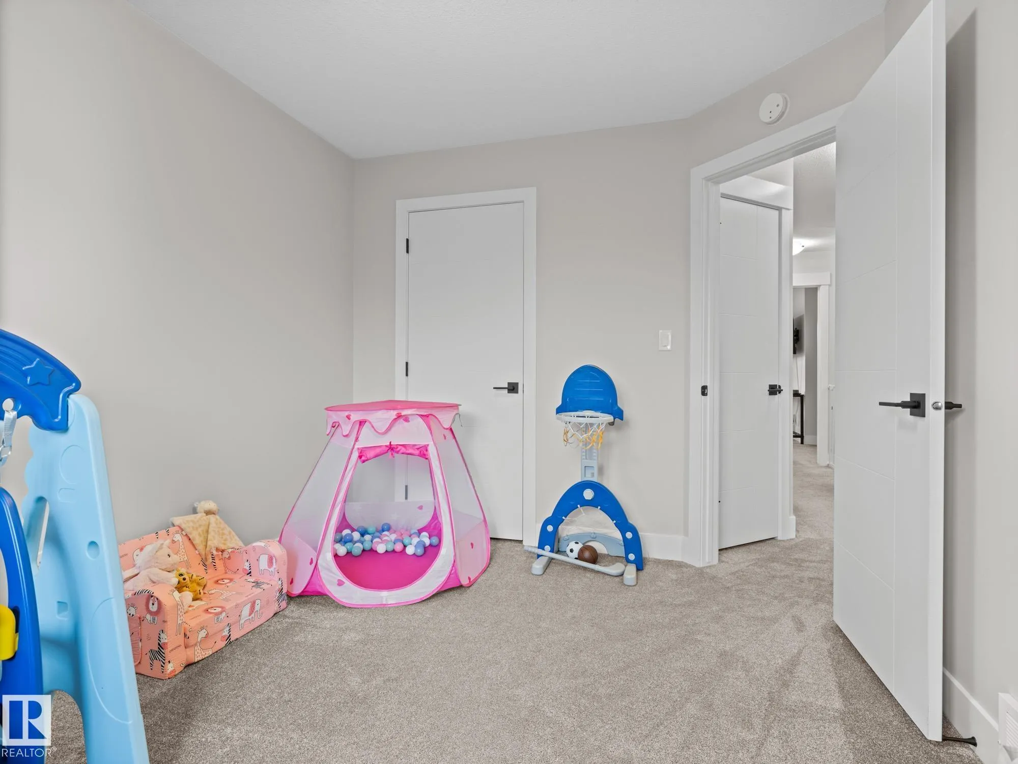 13 AMESBURY Wynd