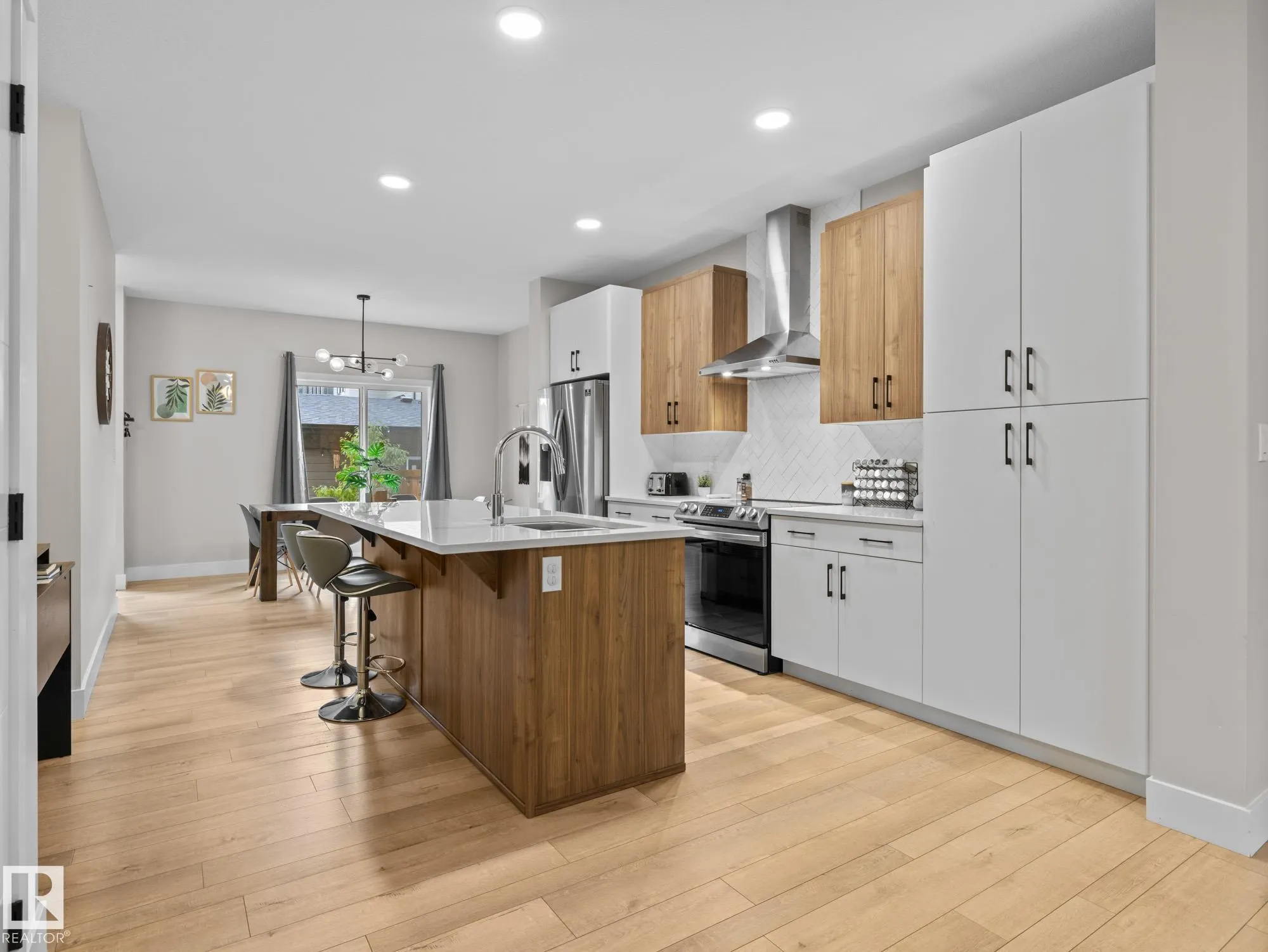 13 AMESBURY Wynd
