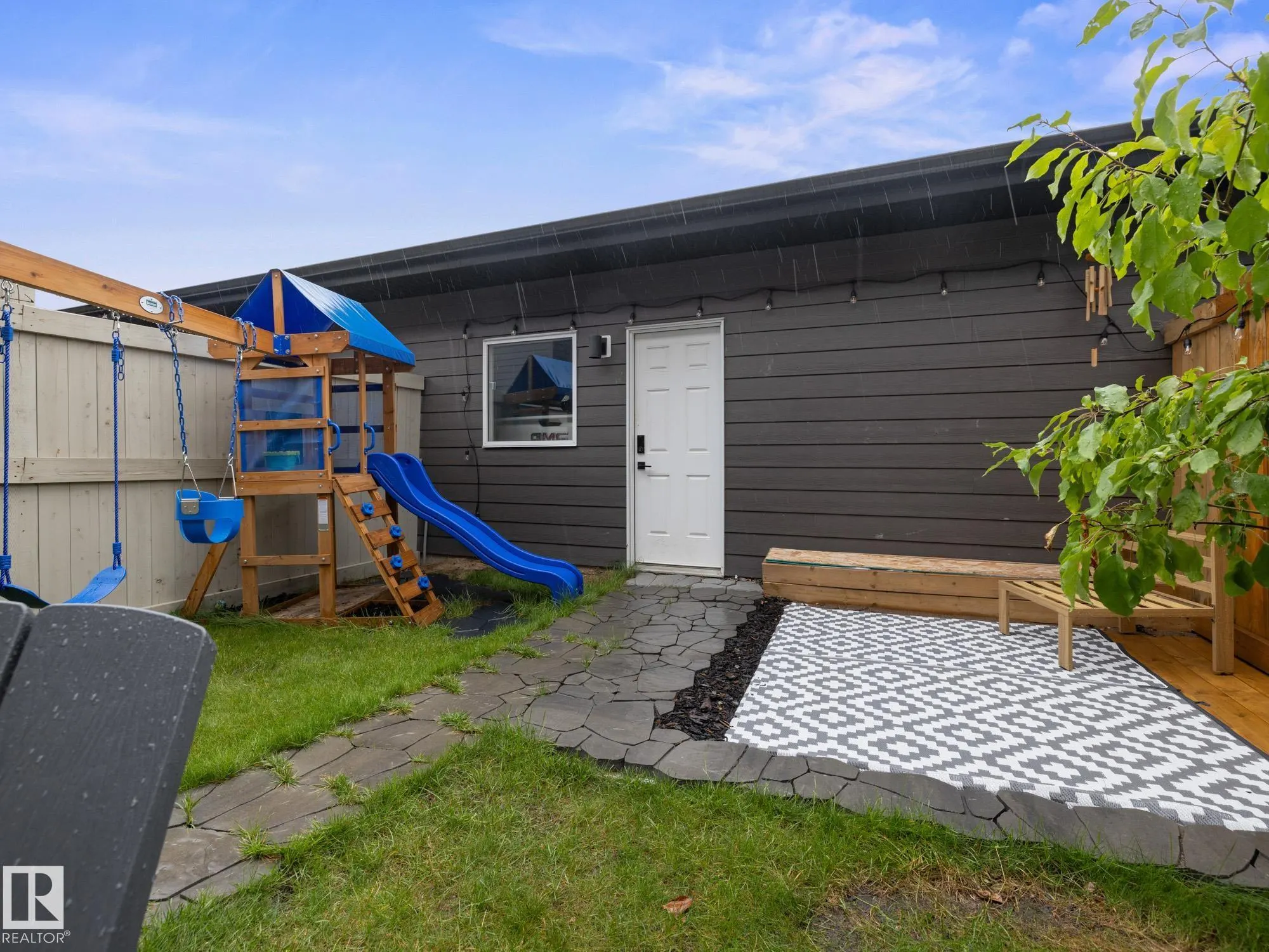 13 AMESBURY Wynd