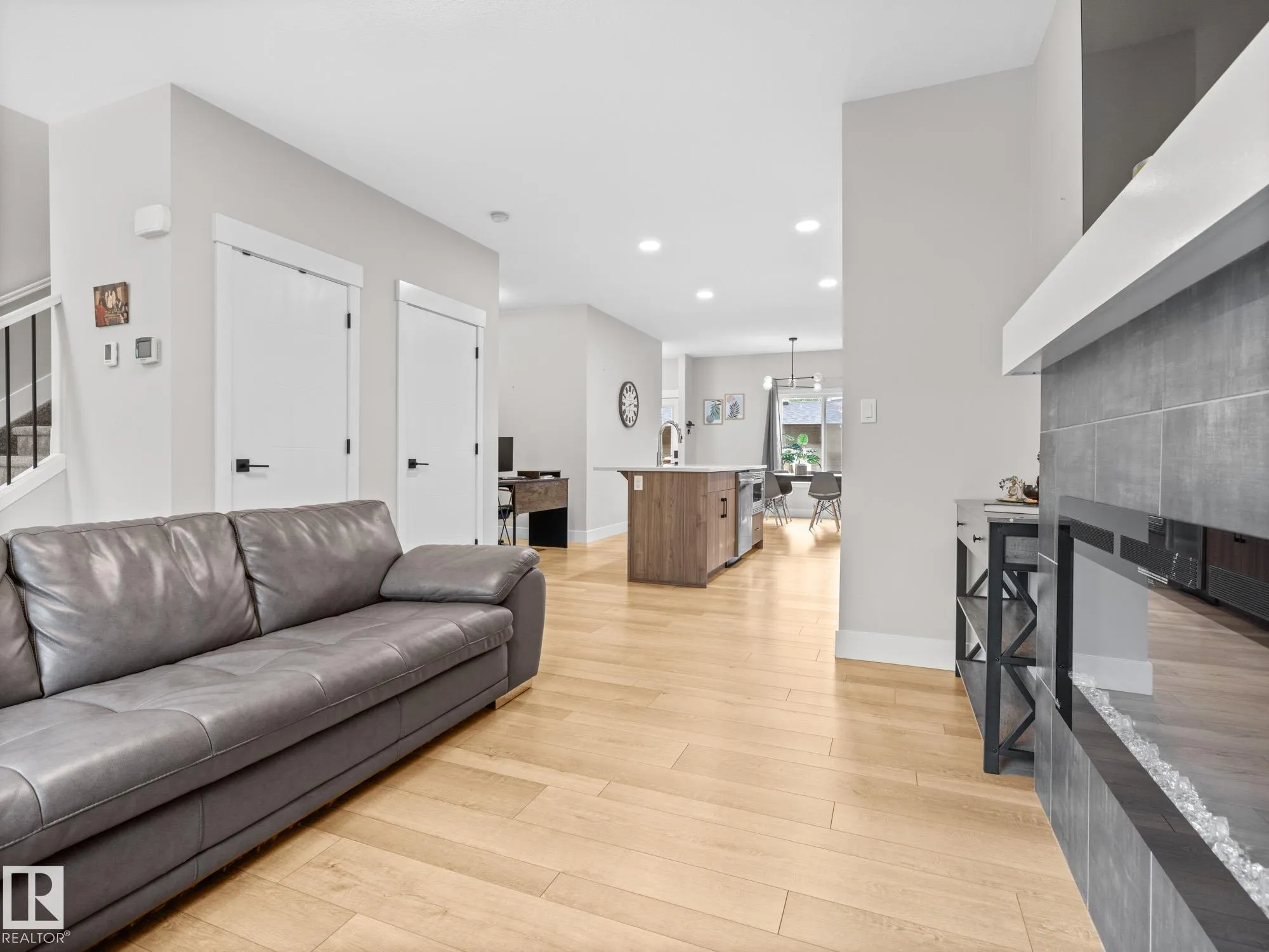 13 AMESBURY Wynd