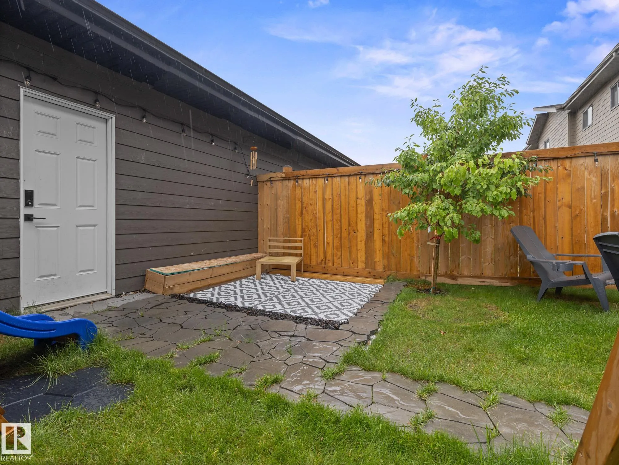 13 AMESBURY Wynd