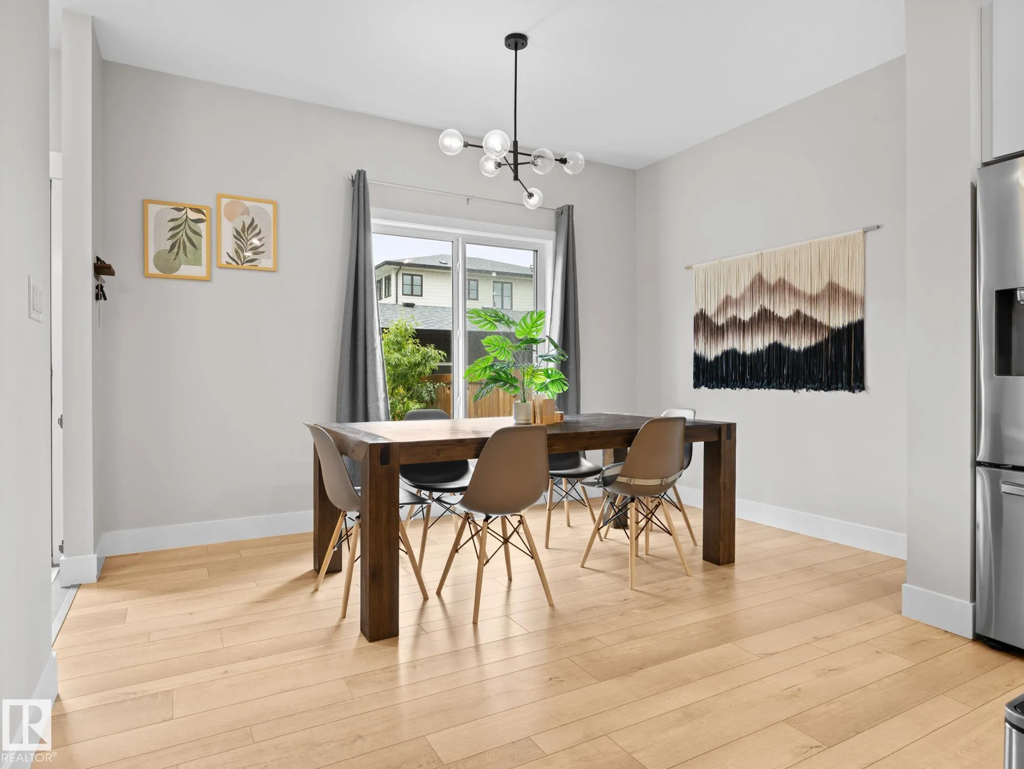 13 AMESBURY Wynd