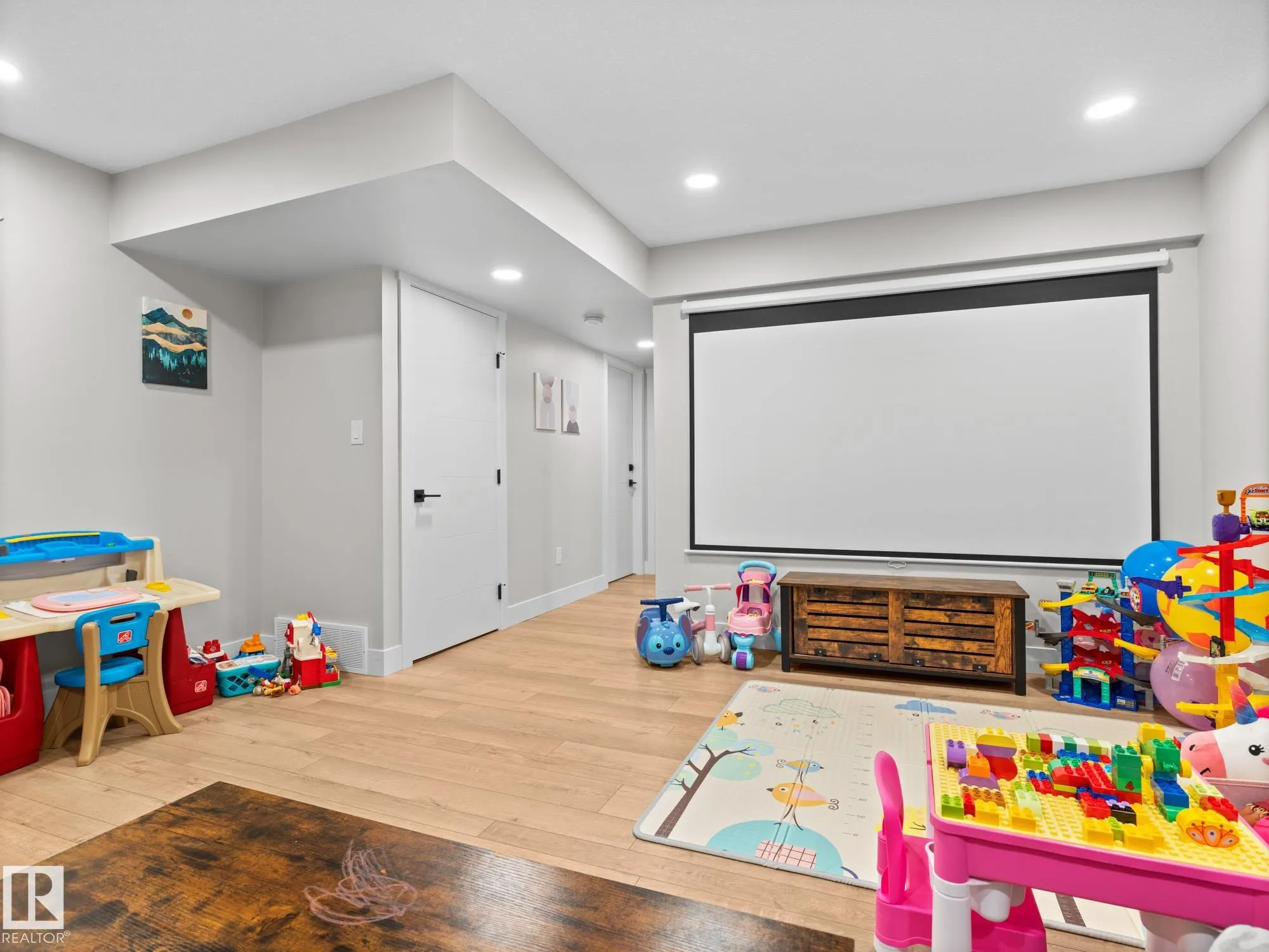 13 AMESBURY Wynd