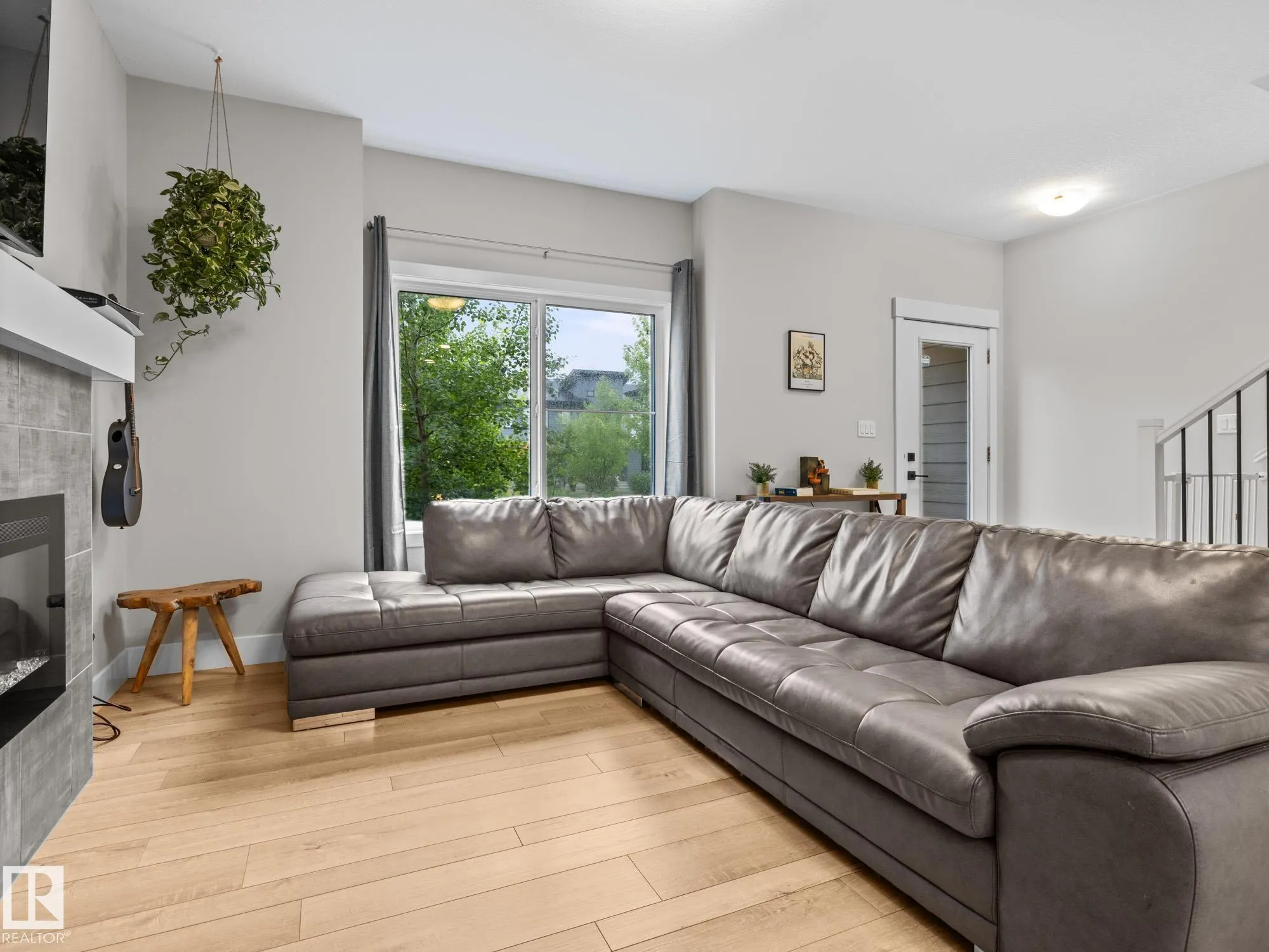 13 AMESBURY Wynd