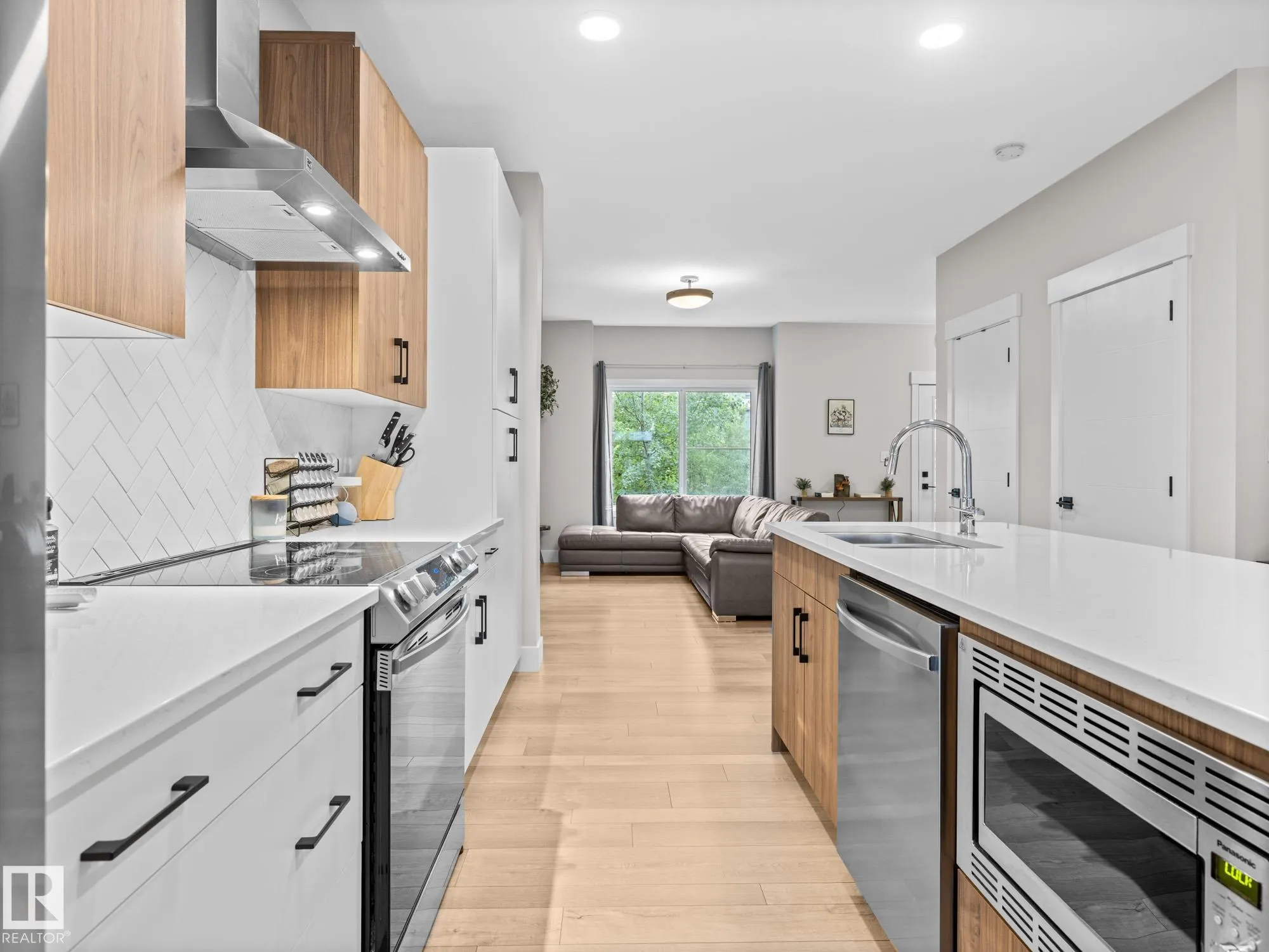 13 AMESBURY Wynd