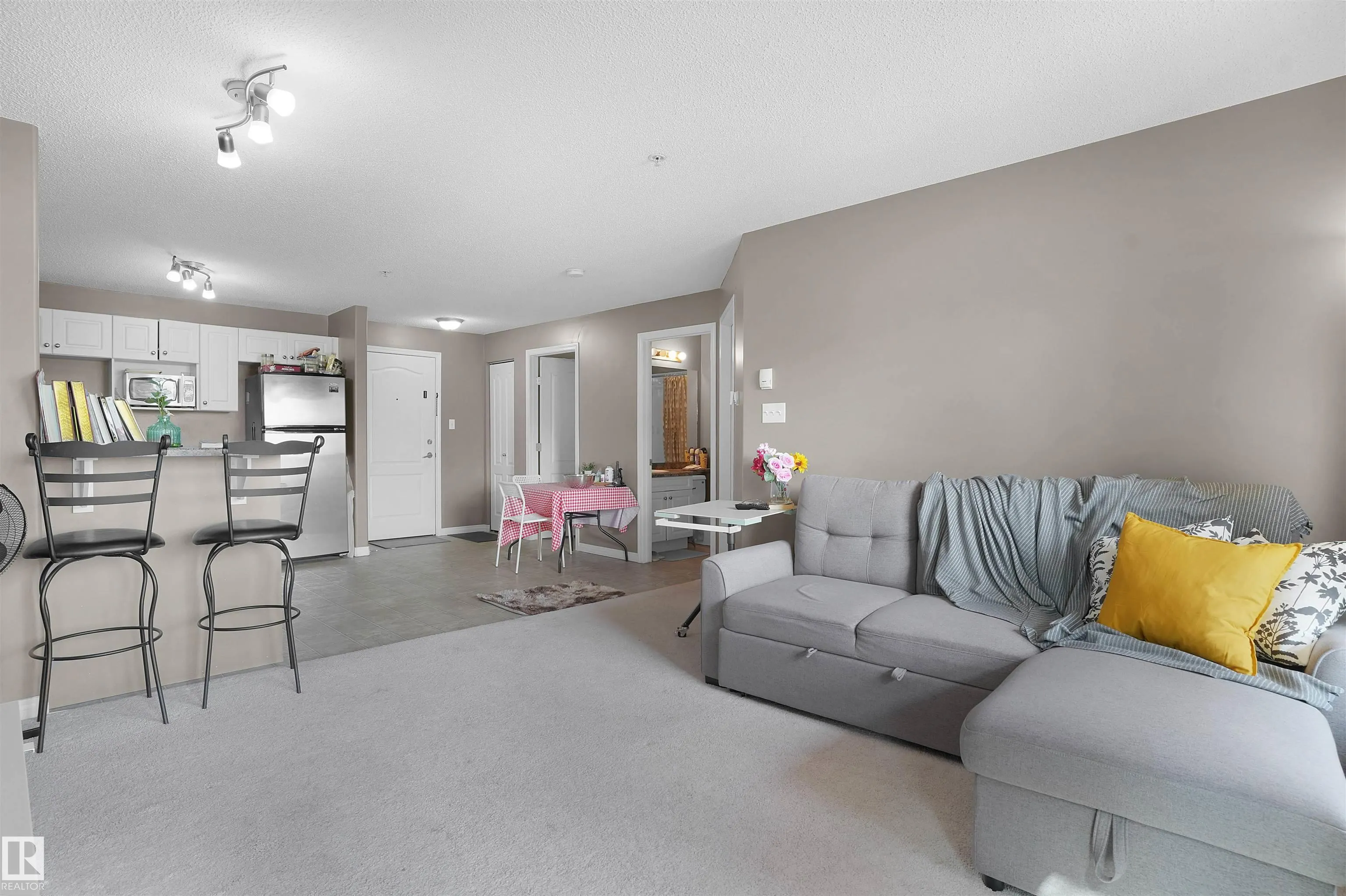 320 CLAREVIEW STATION Drive