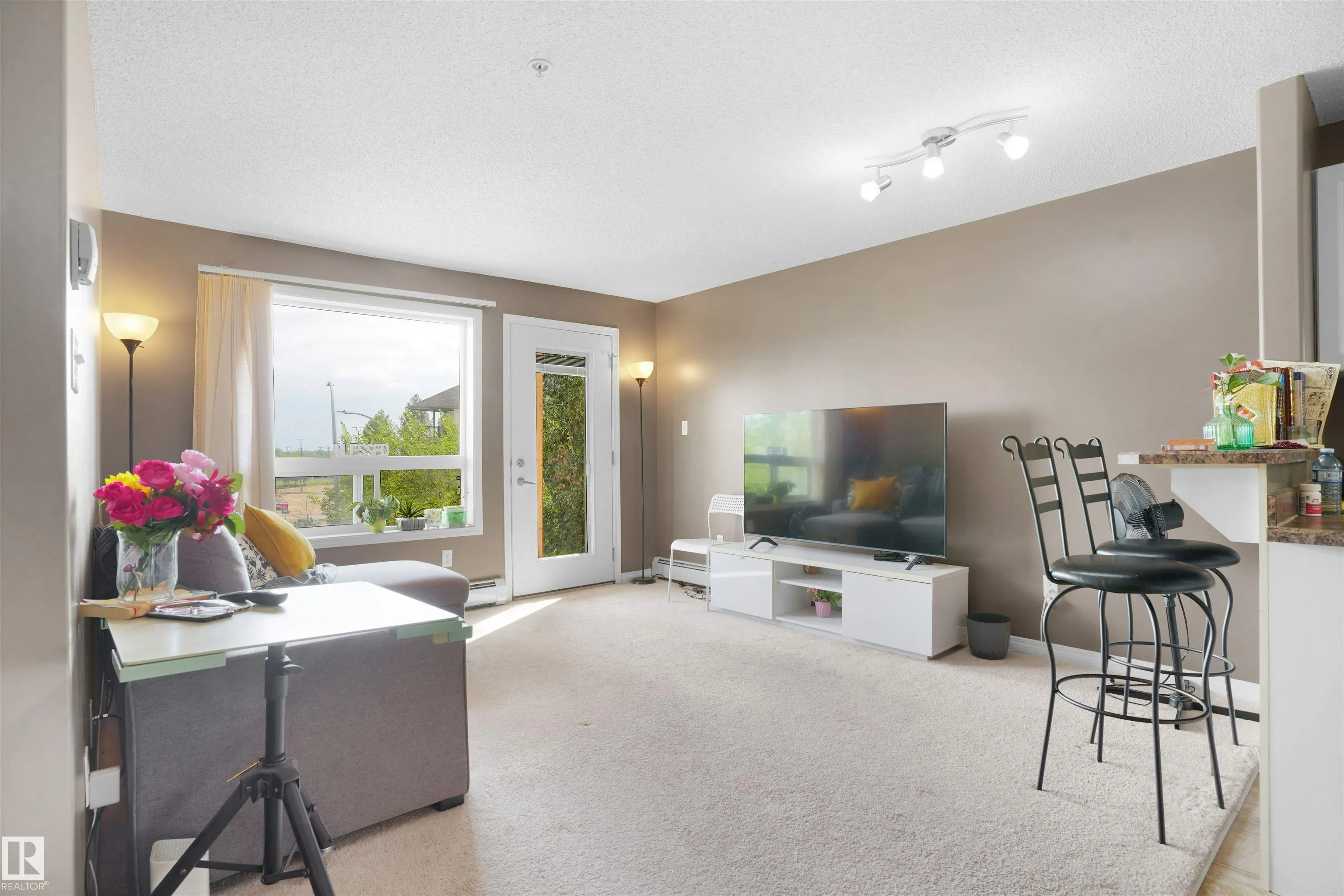 320 CLAREVIEW STATION Drive