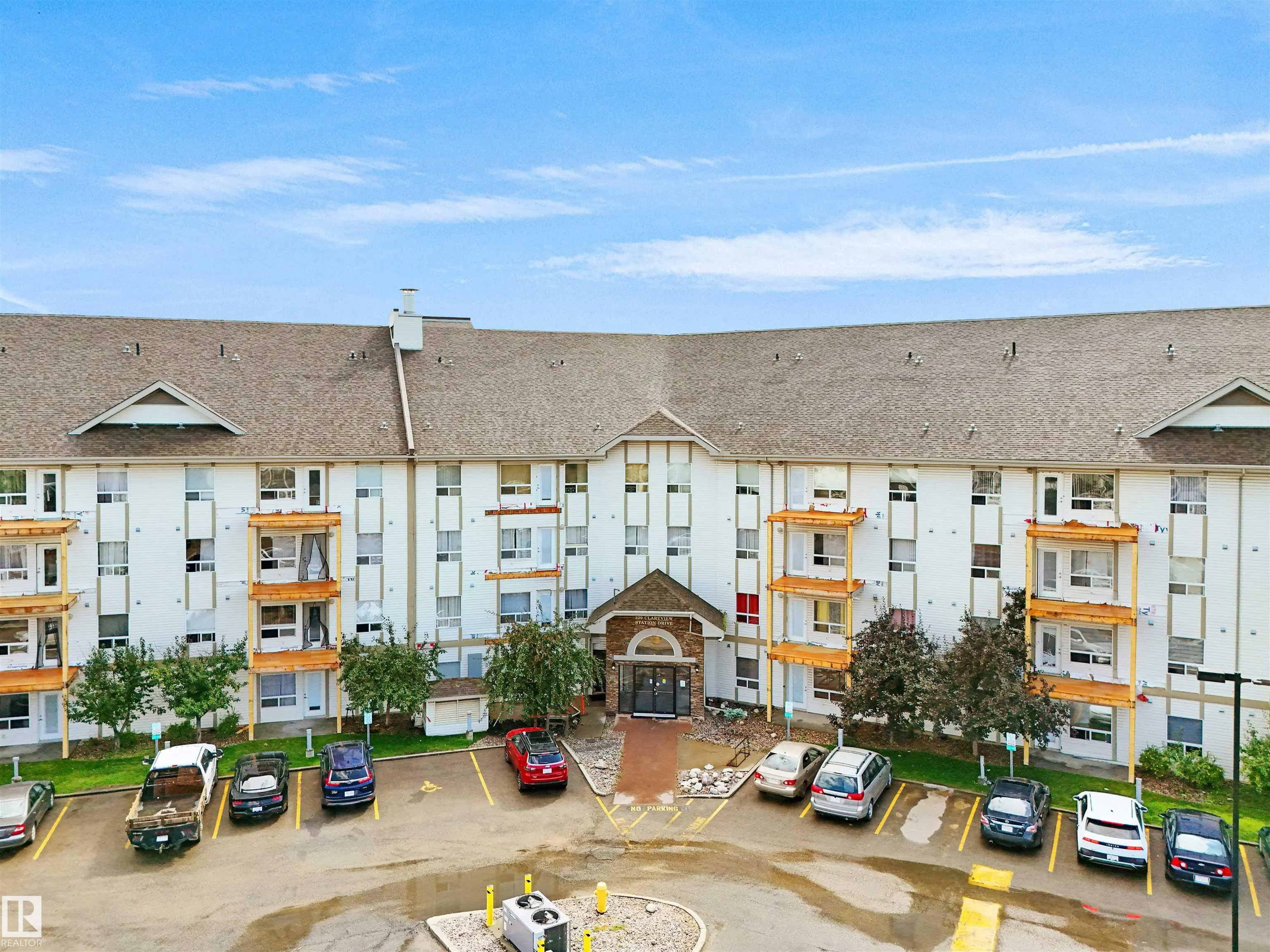 320 CLAREVIEW STATION Drive