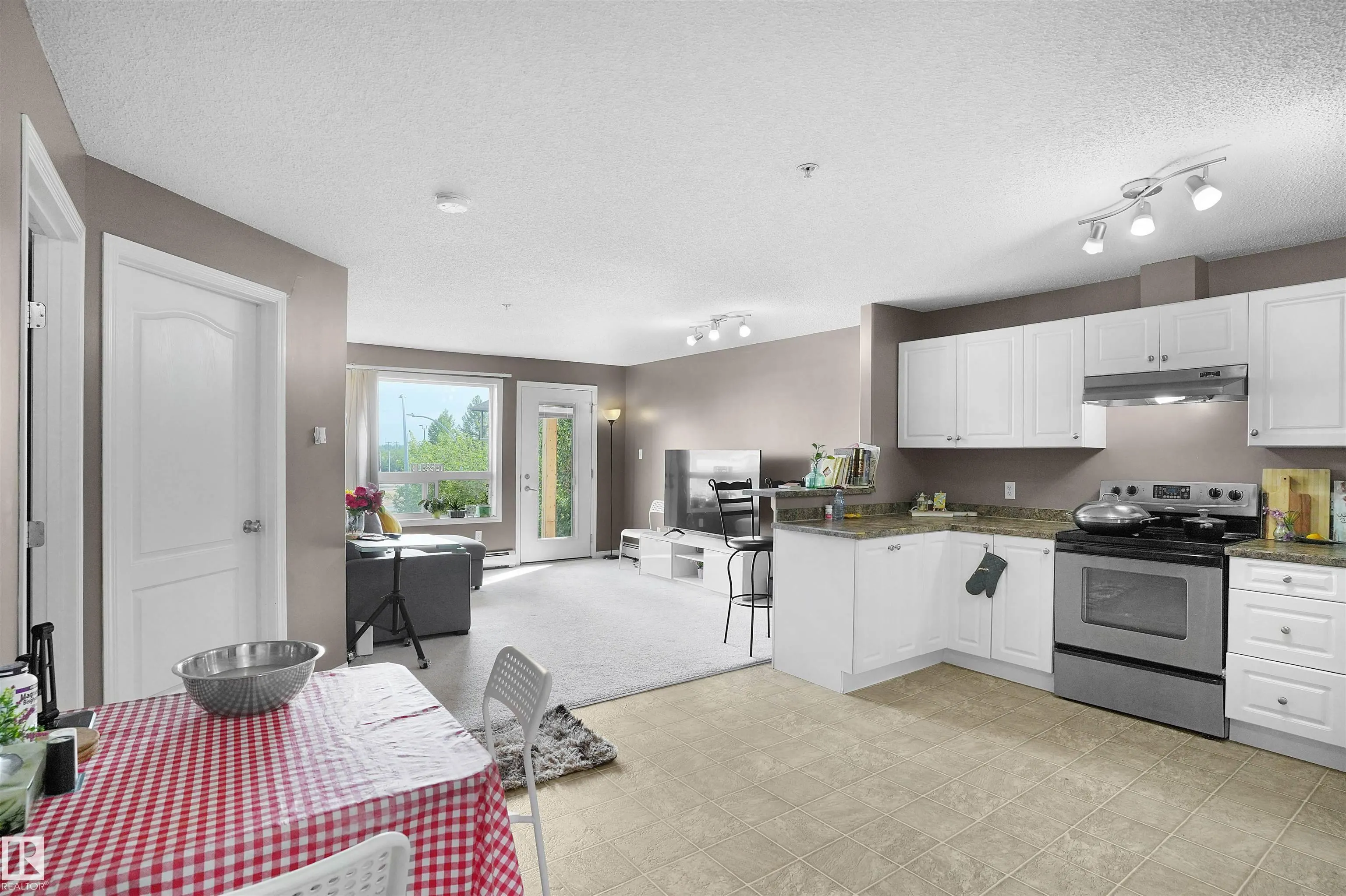 320 CLAREVIEW STATION Drive