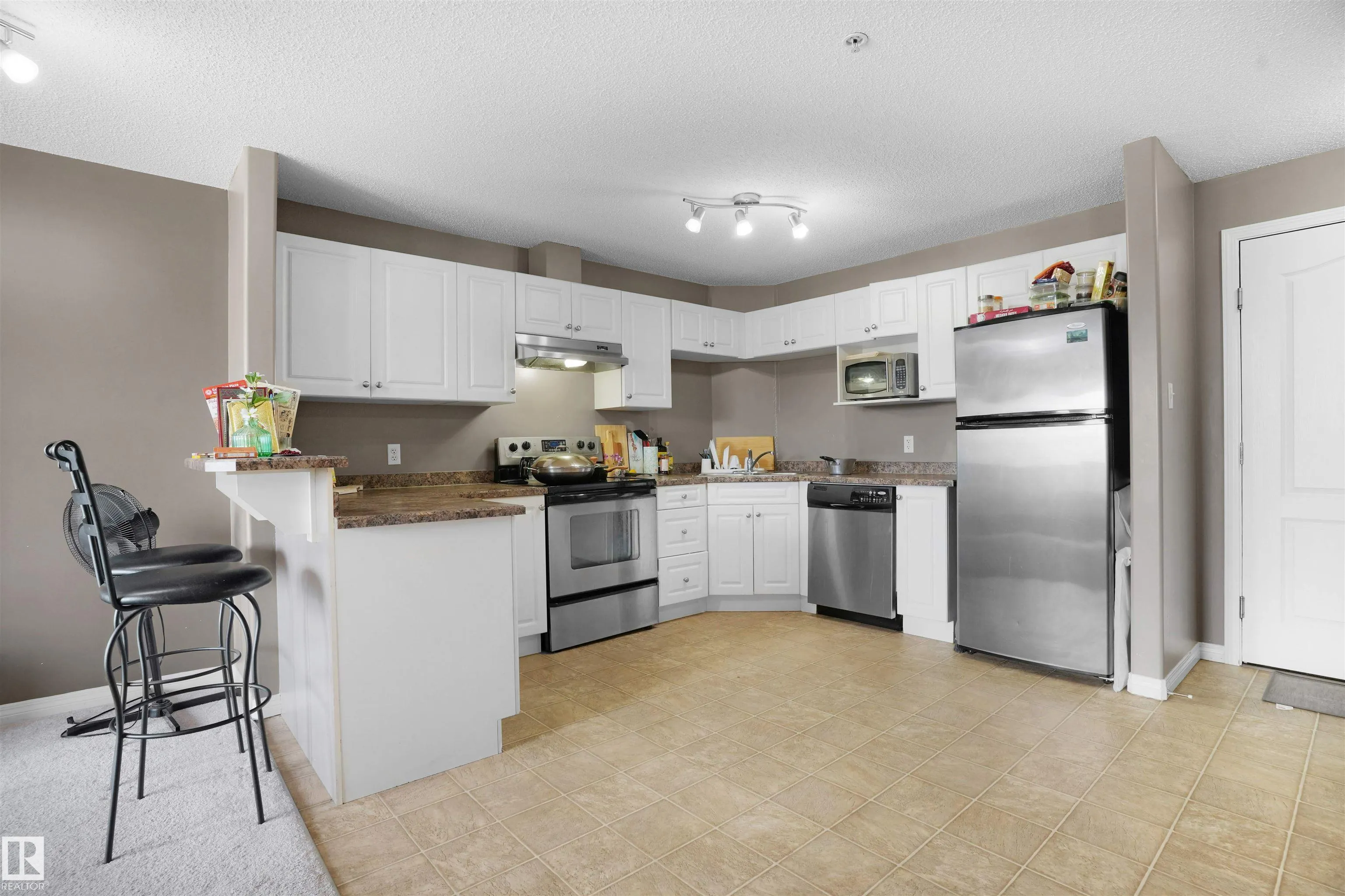 320 CLAREVIEW STATION Drive