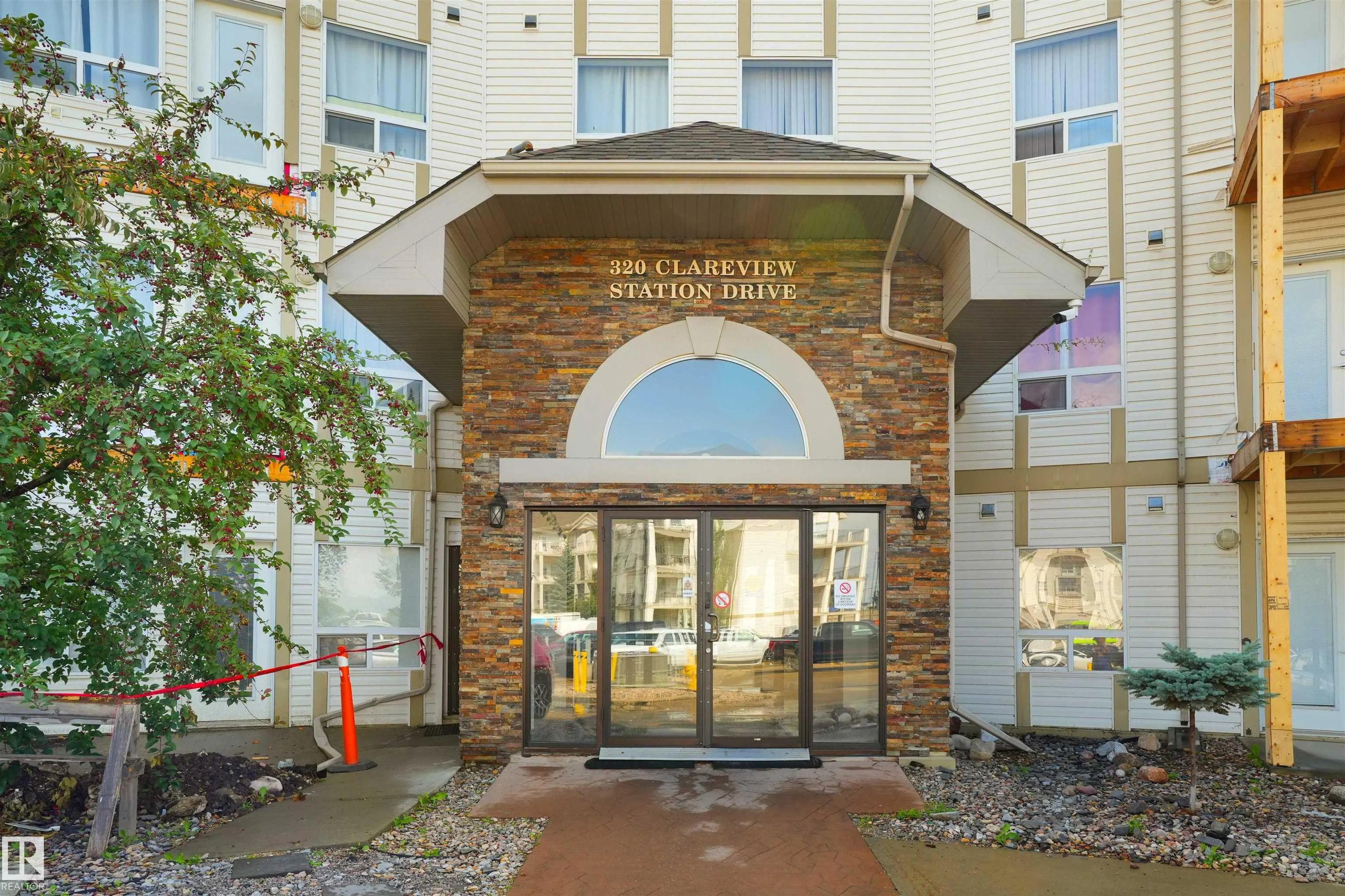 320 CLAREVIEW STATION Drive