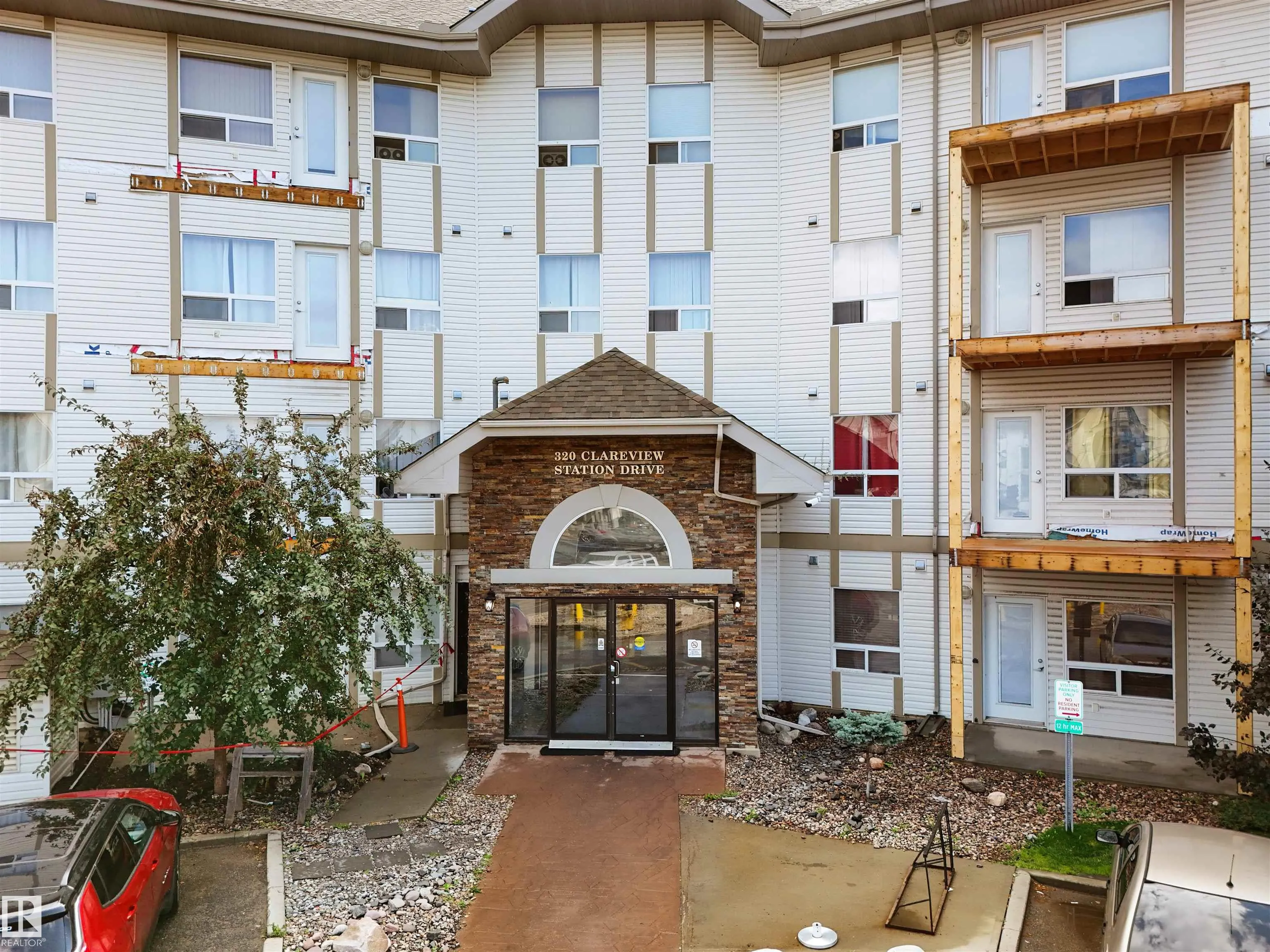 320 CLAREVIEW STATION Drive